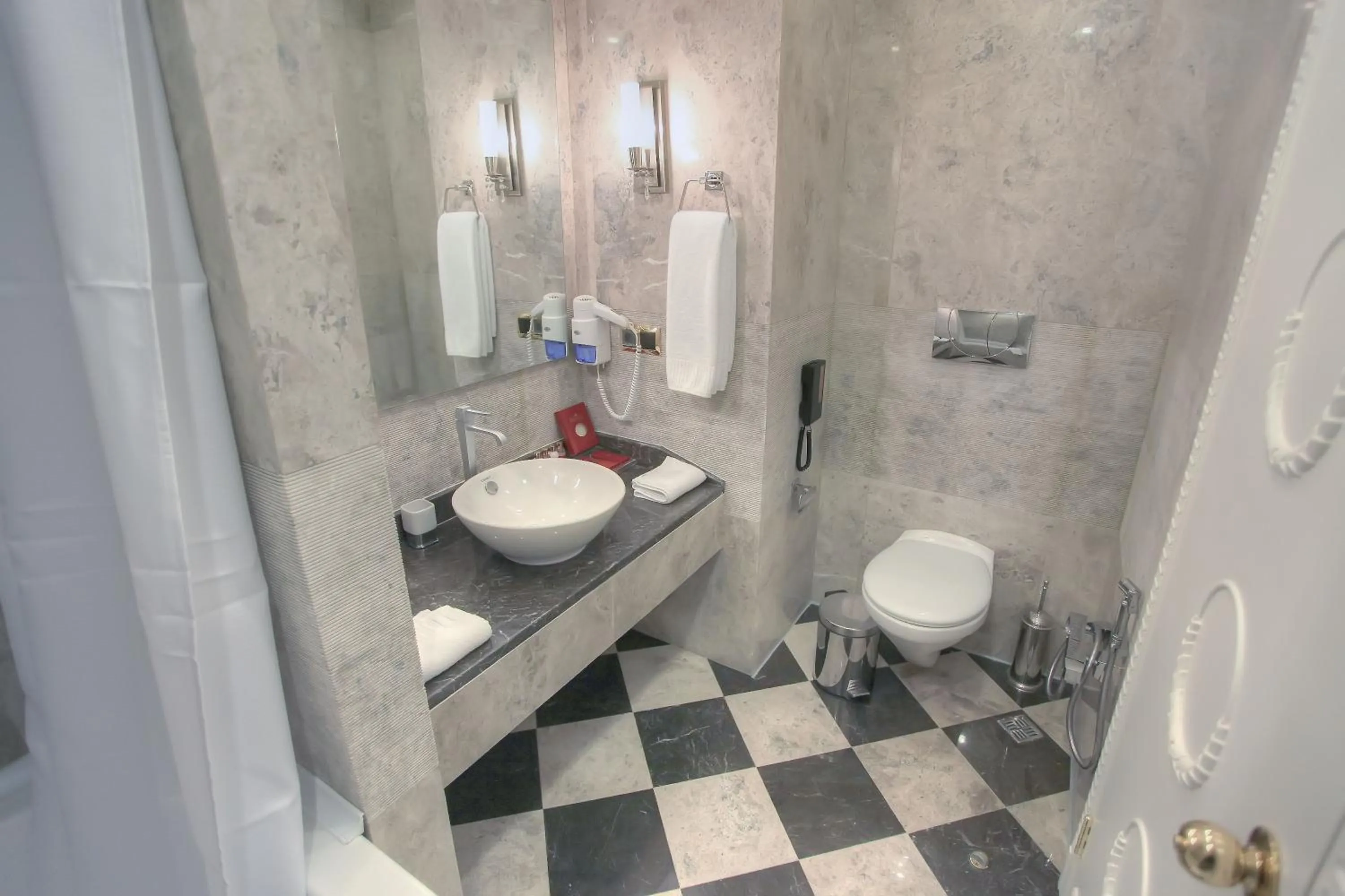 Bathroom in Lake Palace Baku