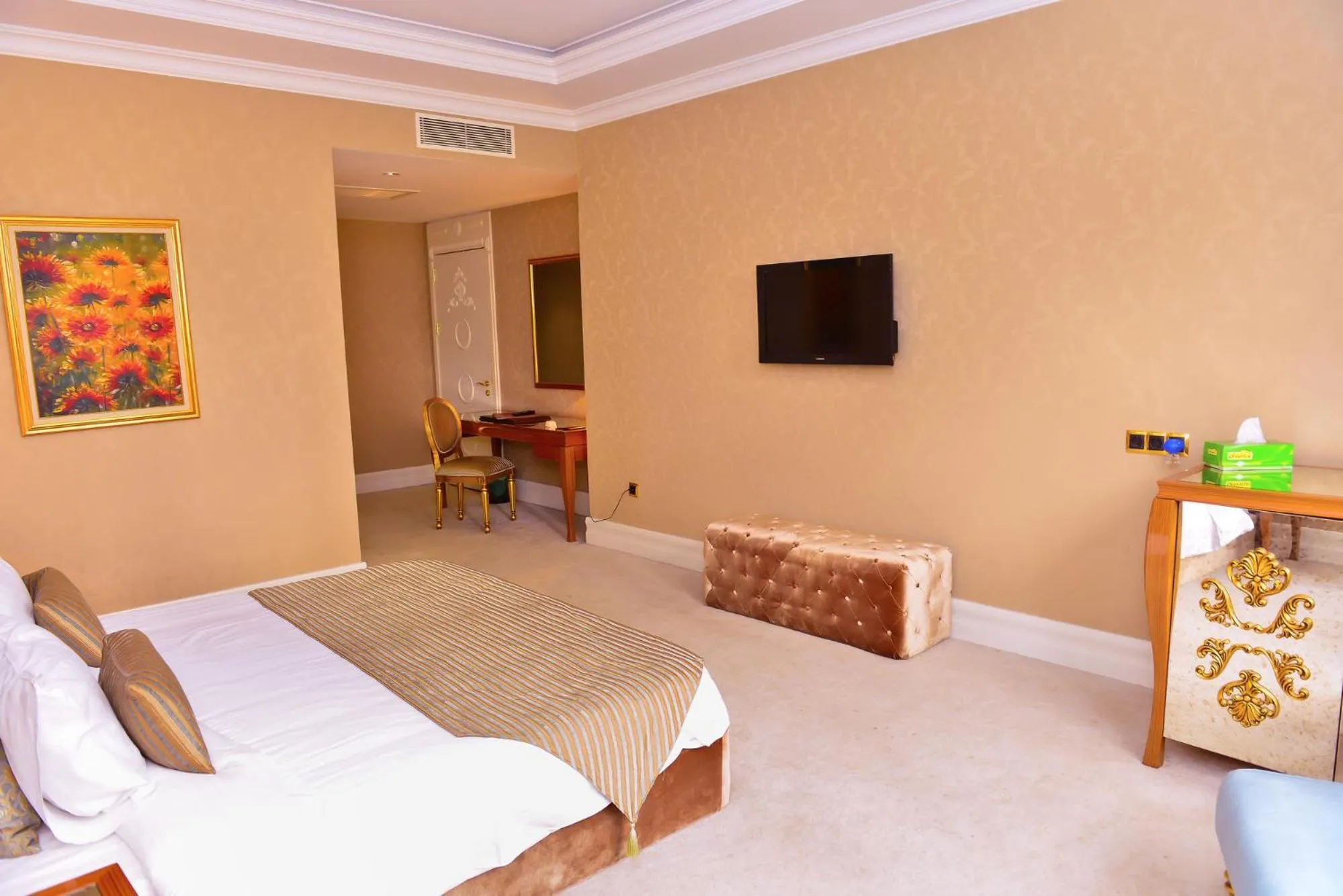 Bedroom, Bed in Lake Palace Baku