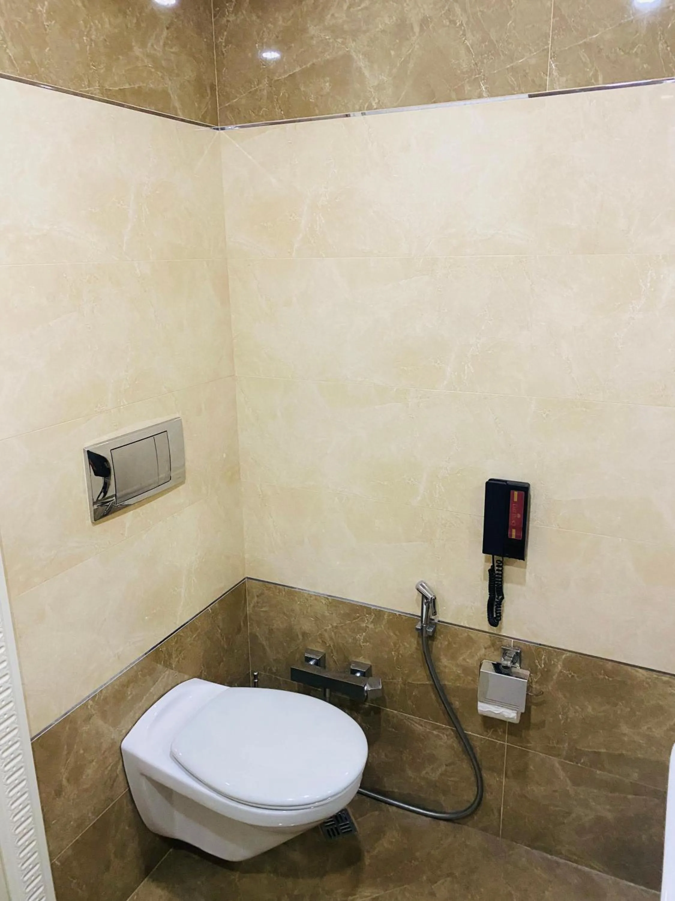 Toilet in Lake Palace Baku