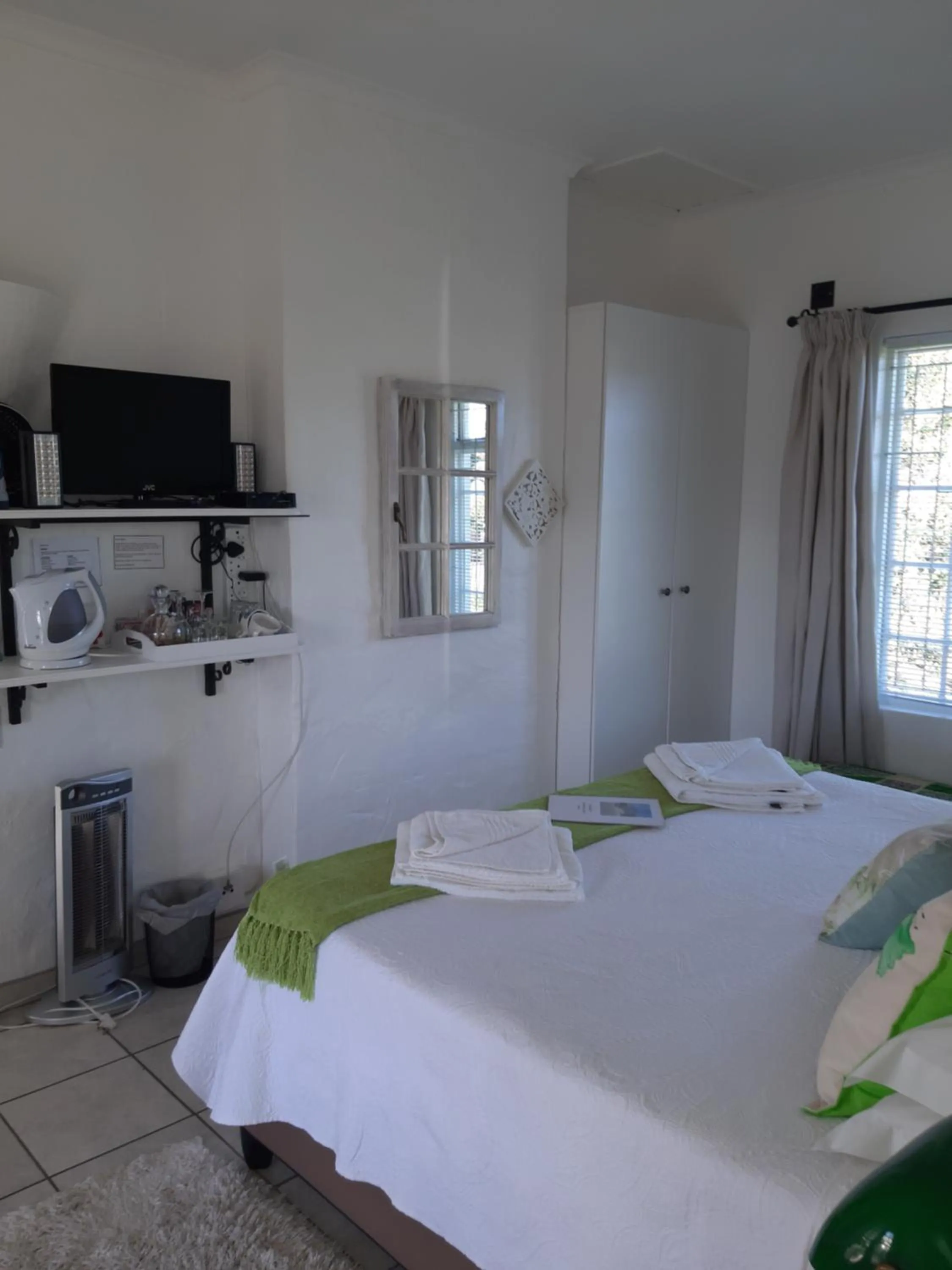 Bedroom, Bed in Franmarel