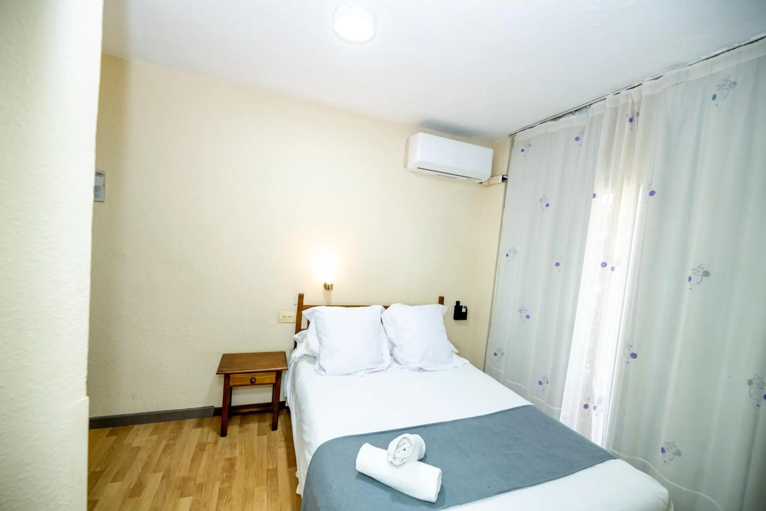 Photo of the whole room, Bed in Hotel Monasterio Granada - Adults Only