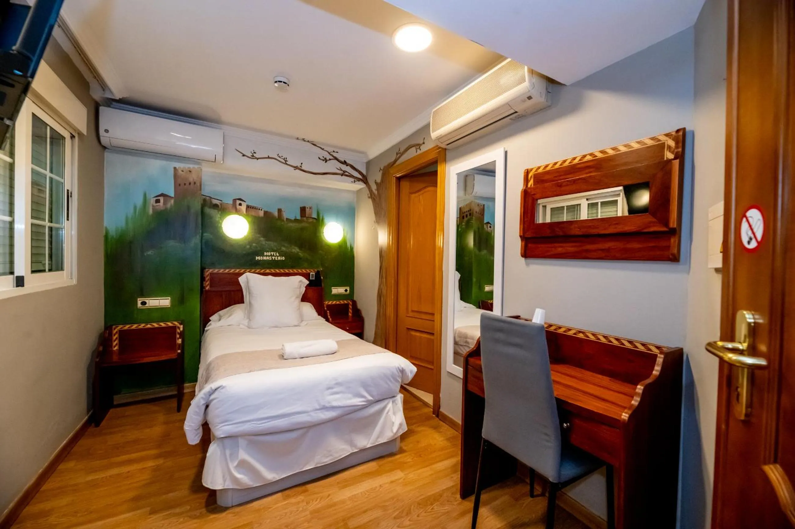 Photo of the whole room, Bed in Hotel Monasterio Granada - Adults Only