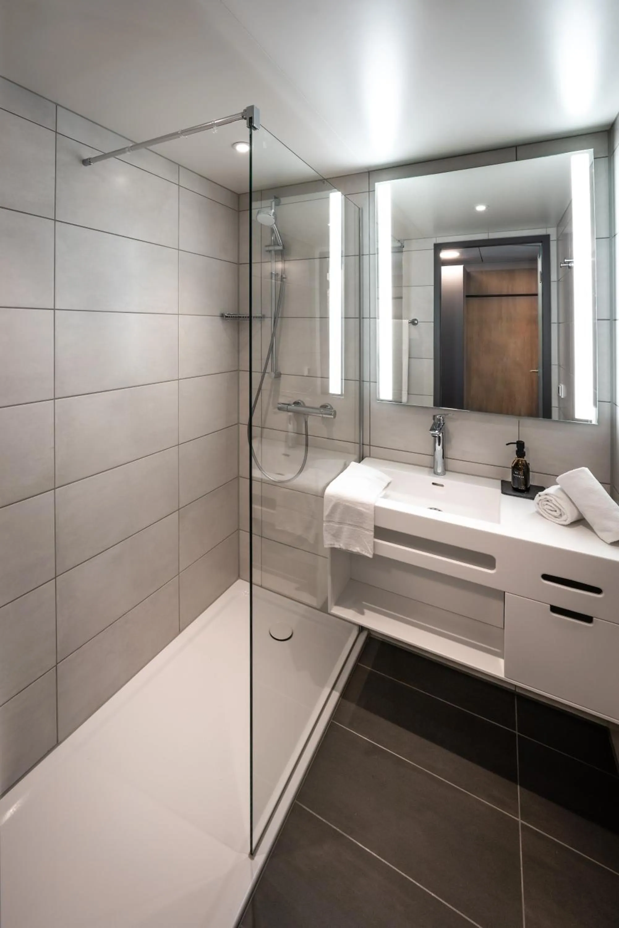 Bathroom in LOGINN Hotel Stuttgart Zuffenhausen