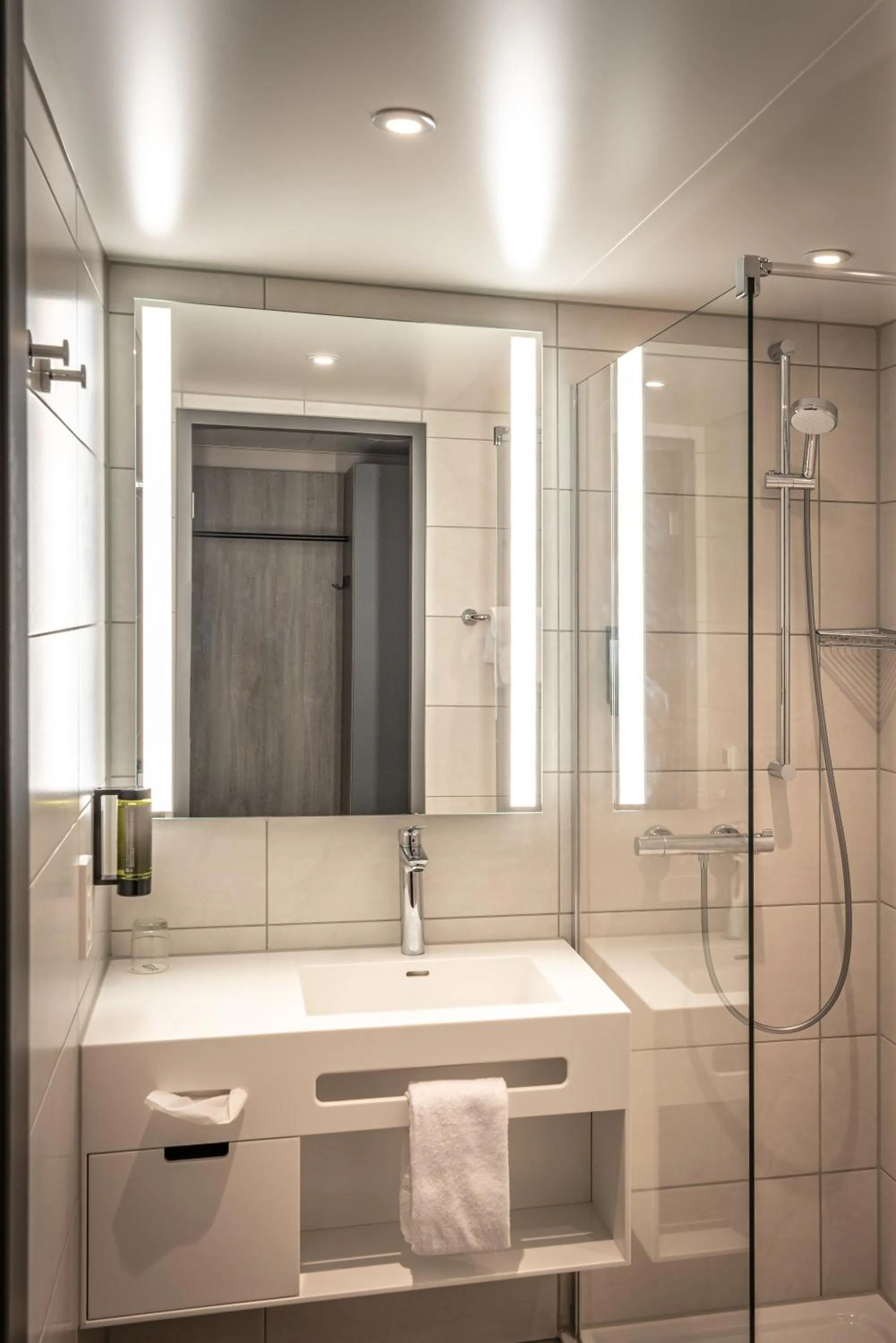 Bathroom in LOGINN Hotel Stuttgart Zuffenhausen
