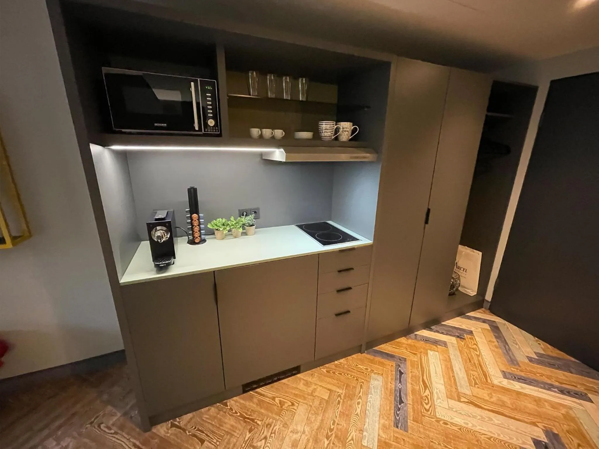 Coffee/tea facilities, Bed in LOGINN Hotel Stuttgart Zuffenhausen