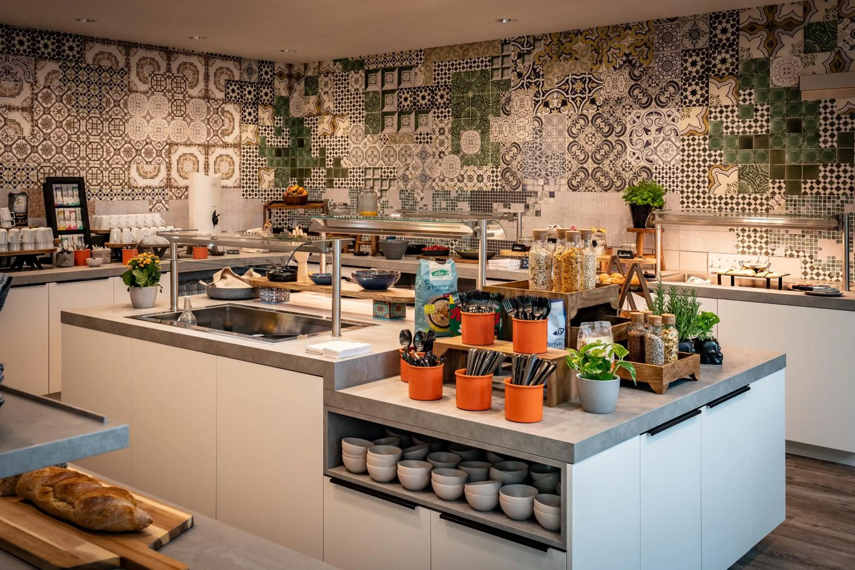 Coffee/tea facilities in LOGINN Hotel Stuttgart Zuffenhausen