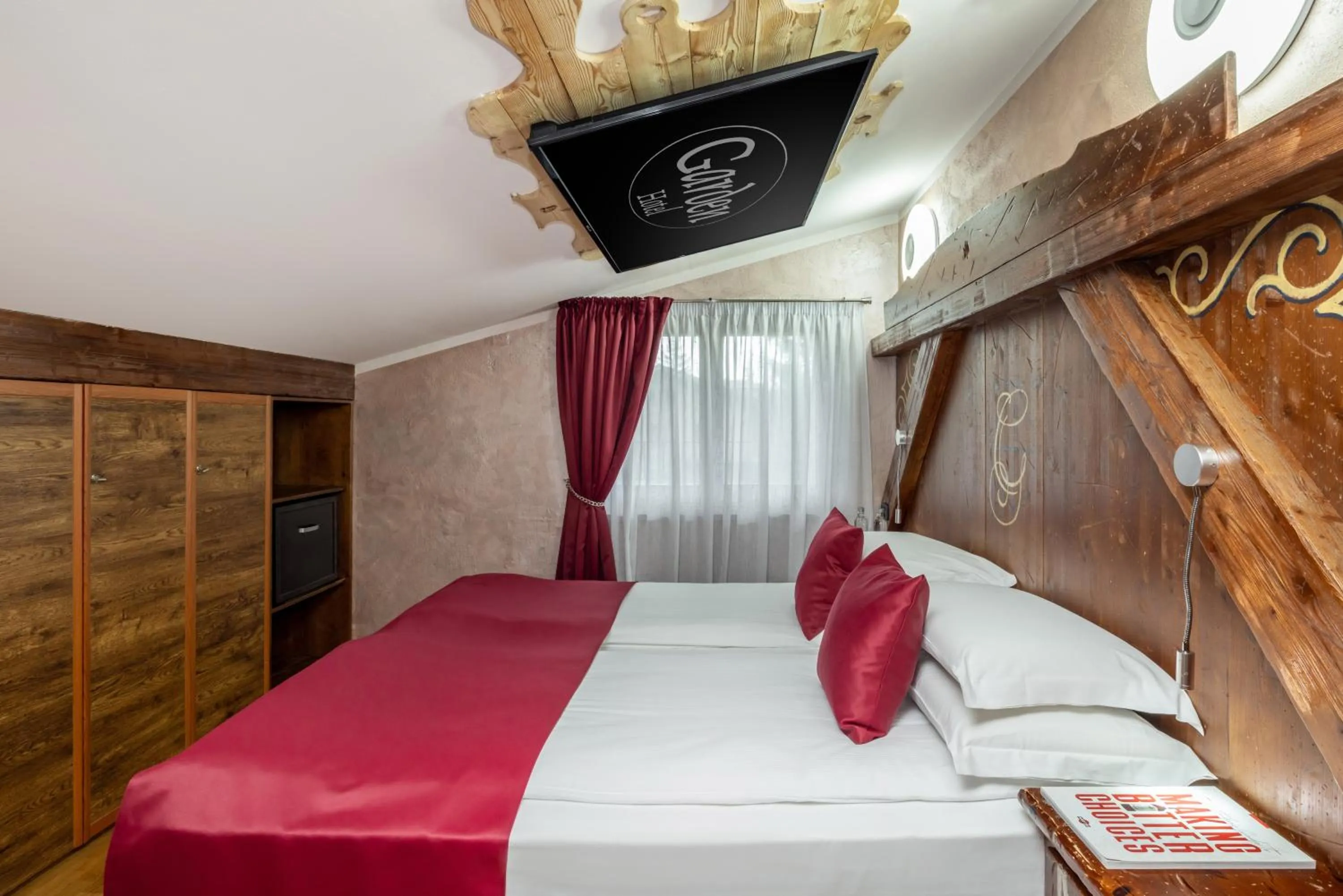 Bed in Garden Wellness Hotel S