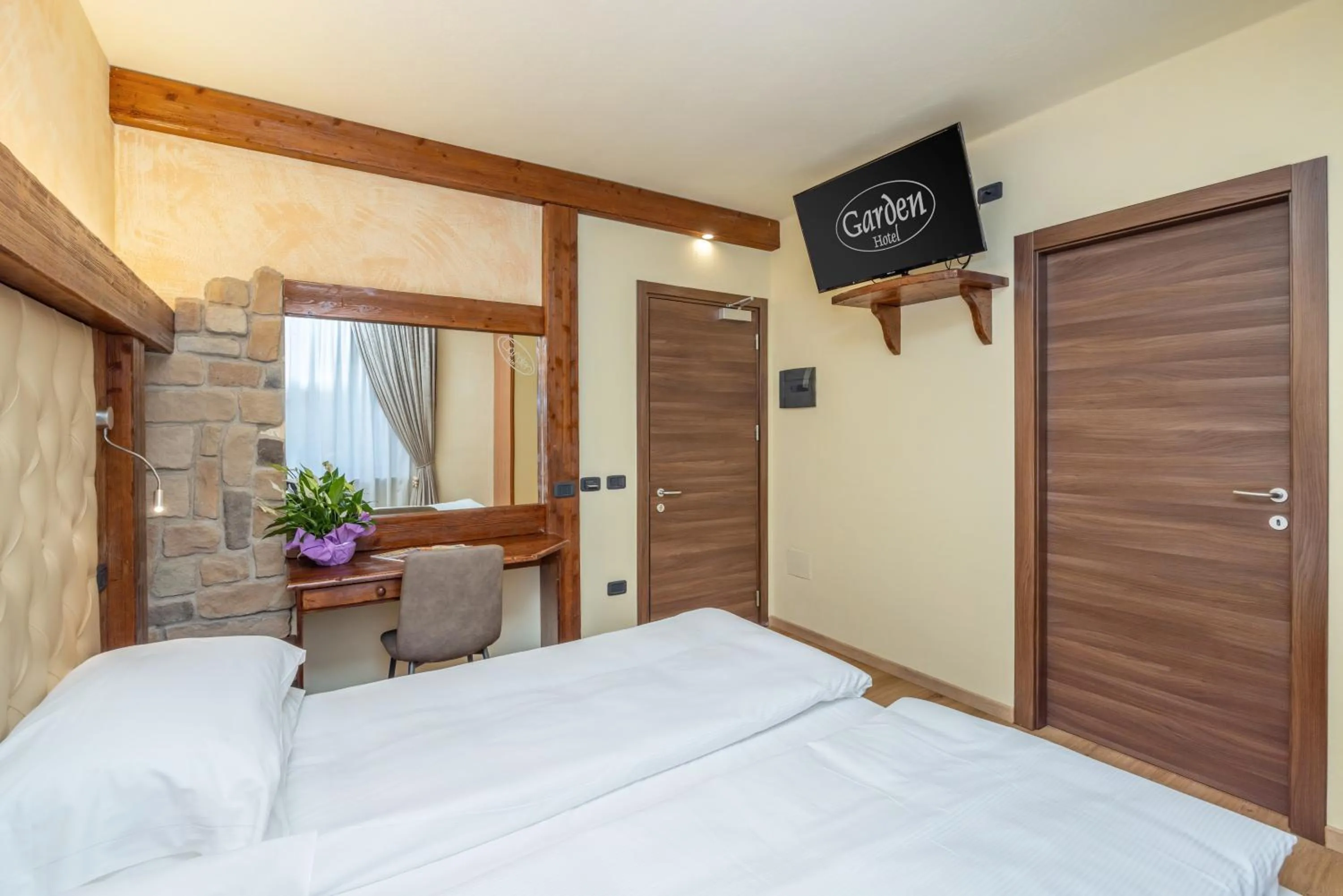 TV and multimedia, Bed in Garden Wellness Hotel S