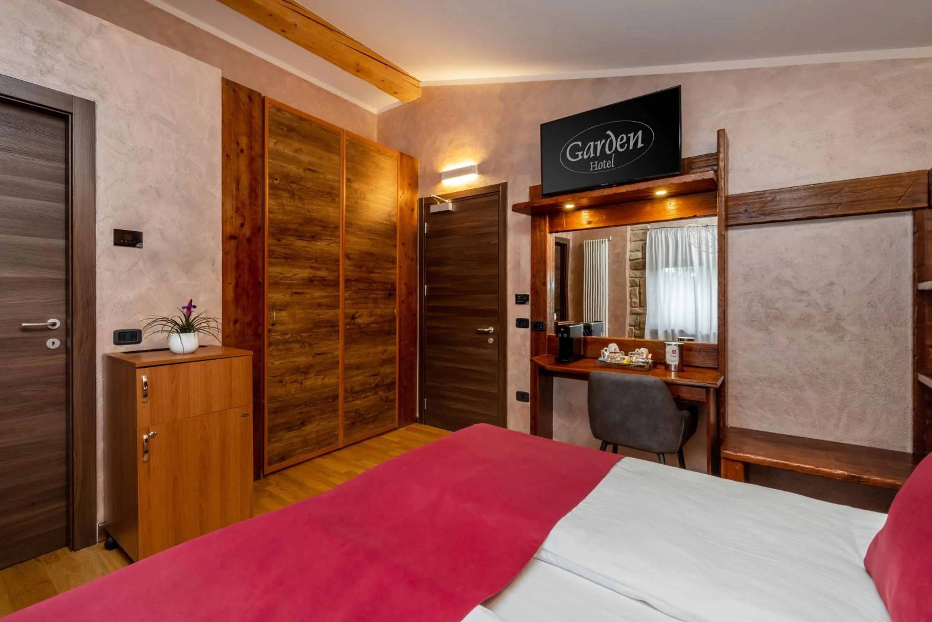 TV and multimedia, Bed in Garden Wellness Hotel S