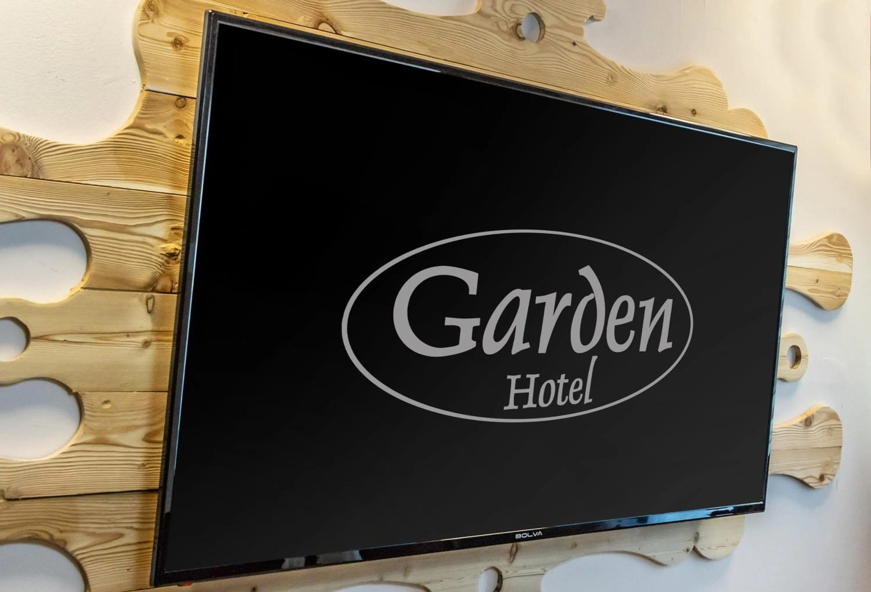 TV and multimedia in Garden Wellness Hotel S