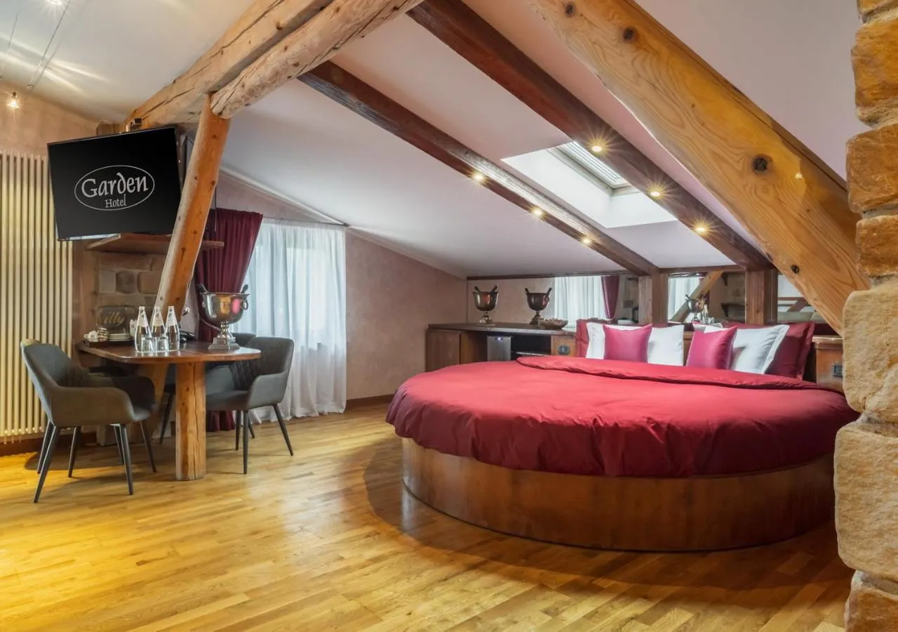 Bed in Garden Wellness Hotel S