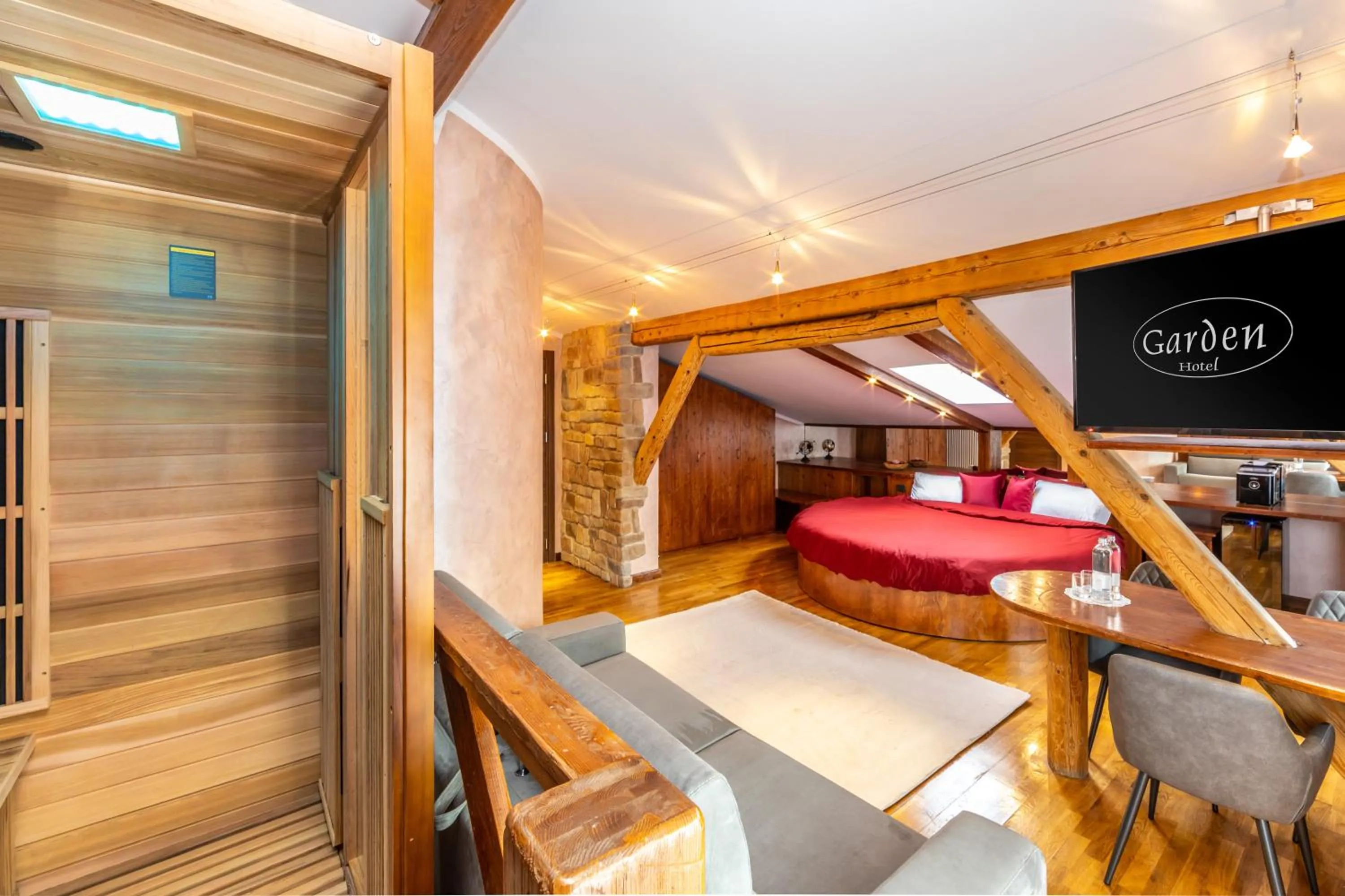 Bed in Garden Wellness Hotel S