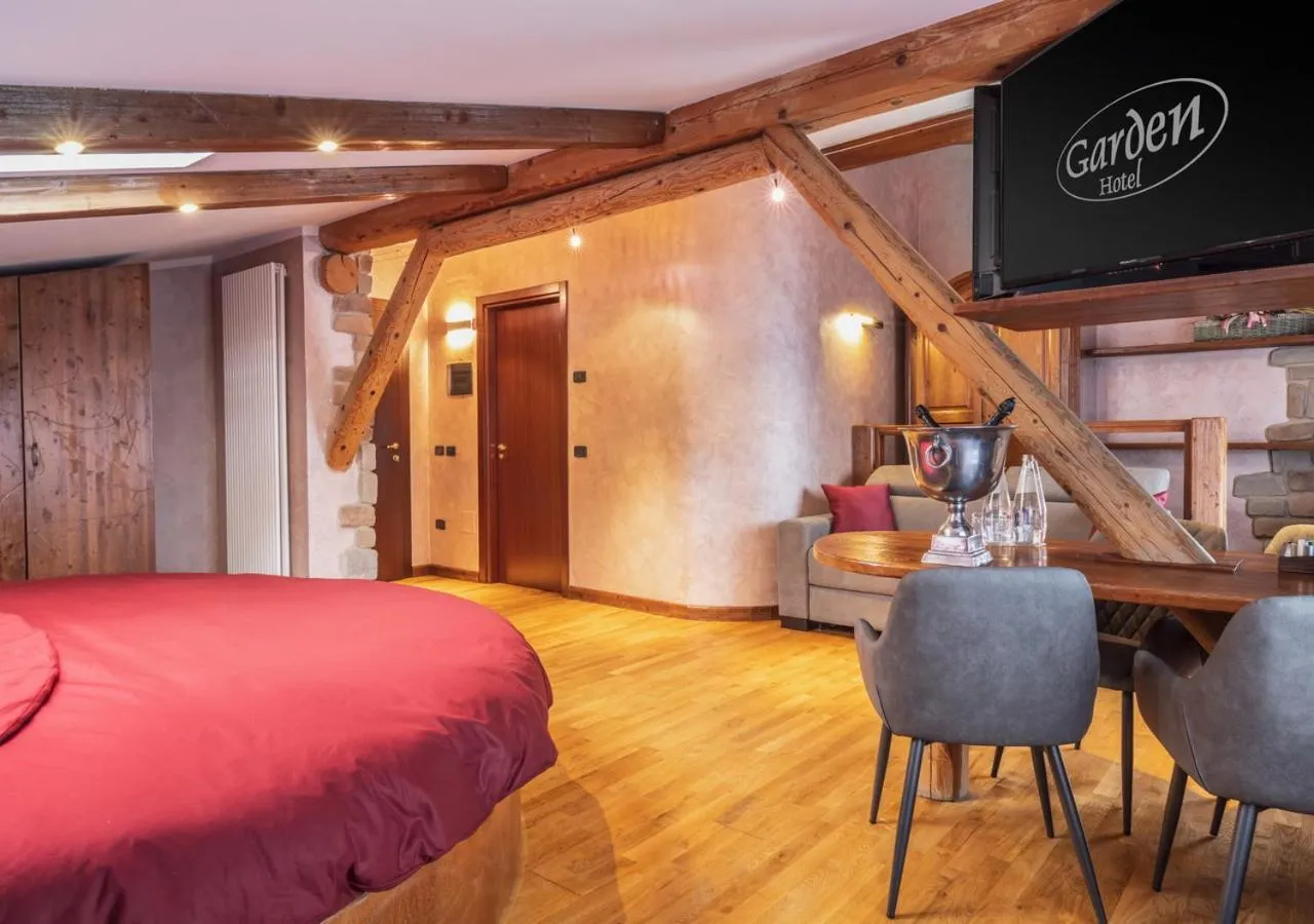 Bed in Garden Wellness Hotel S