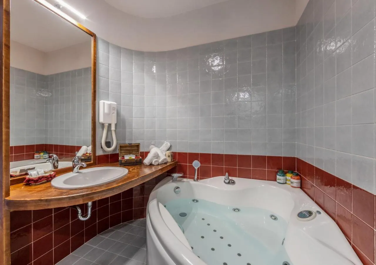 Hot Tub in Garden Wellness Hotel S