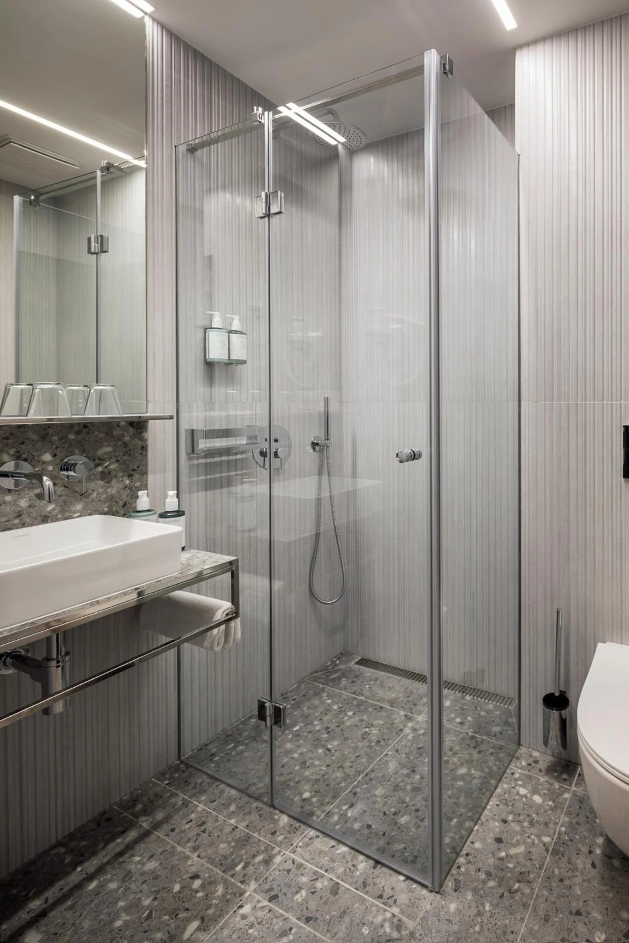 Shower in Hotel Aida