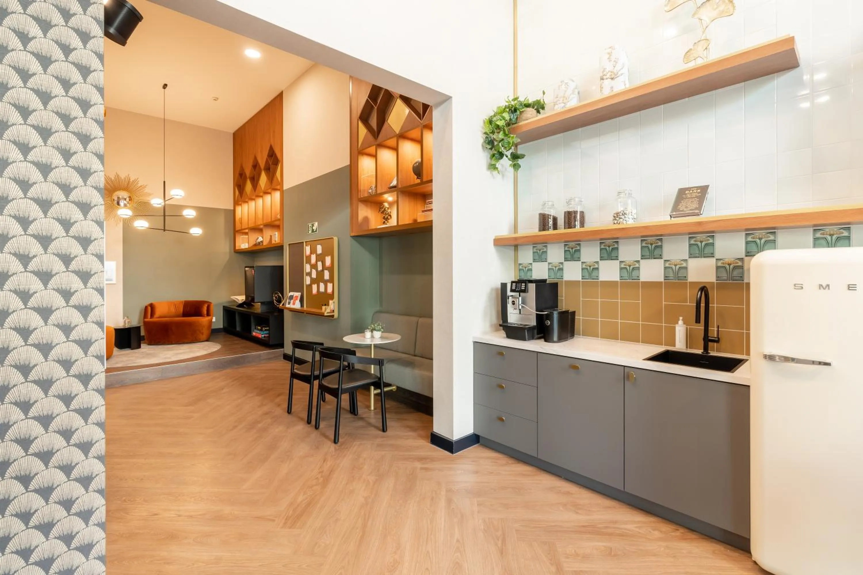 Communal lounge/ TV room in YAYS Antwerp Opera by Numa