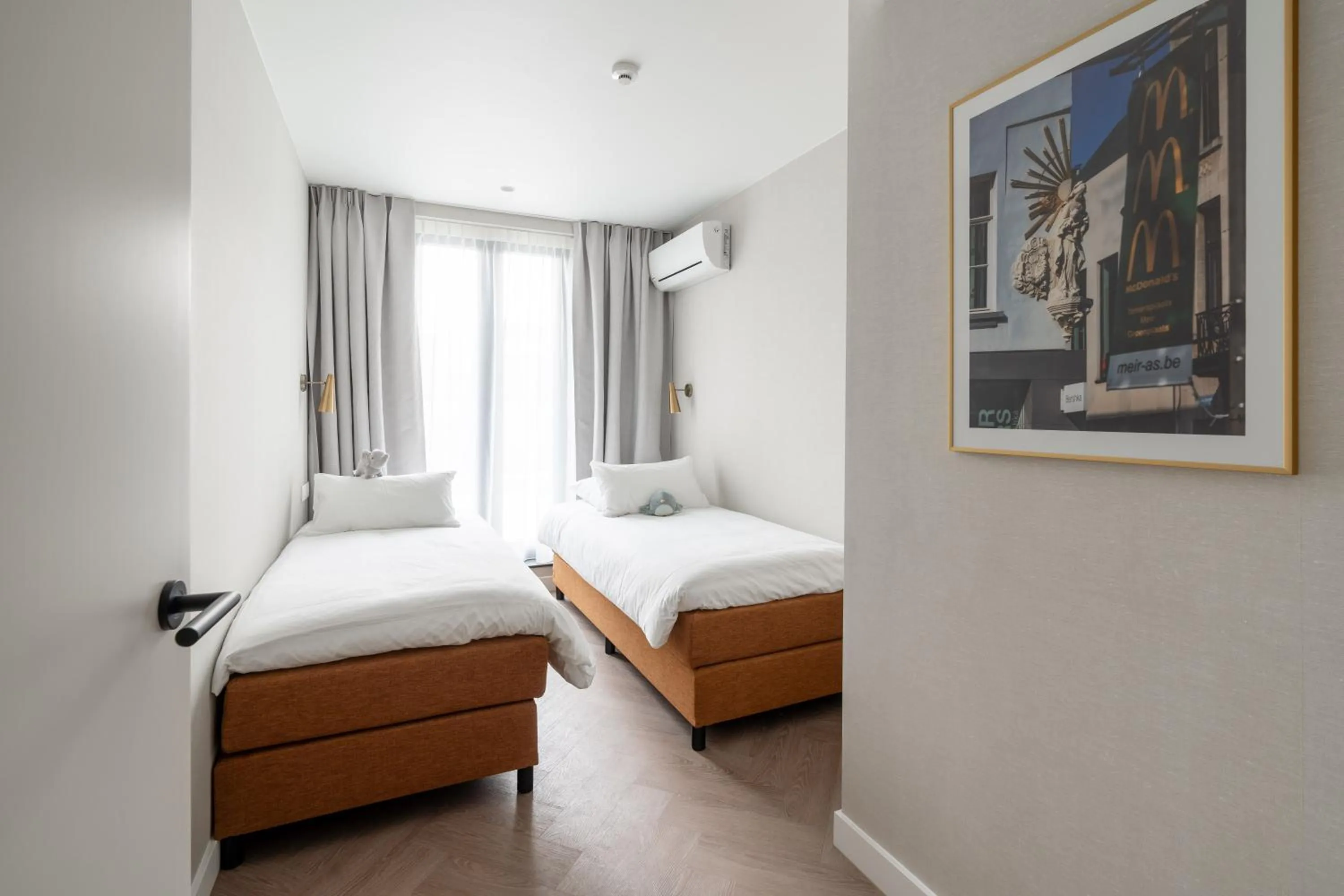 Bed in YAYS Antwerp Opera by Numa