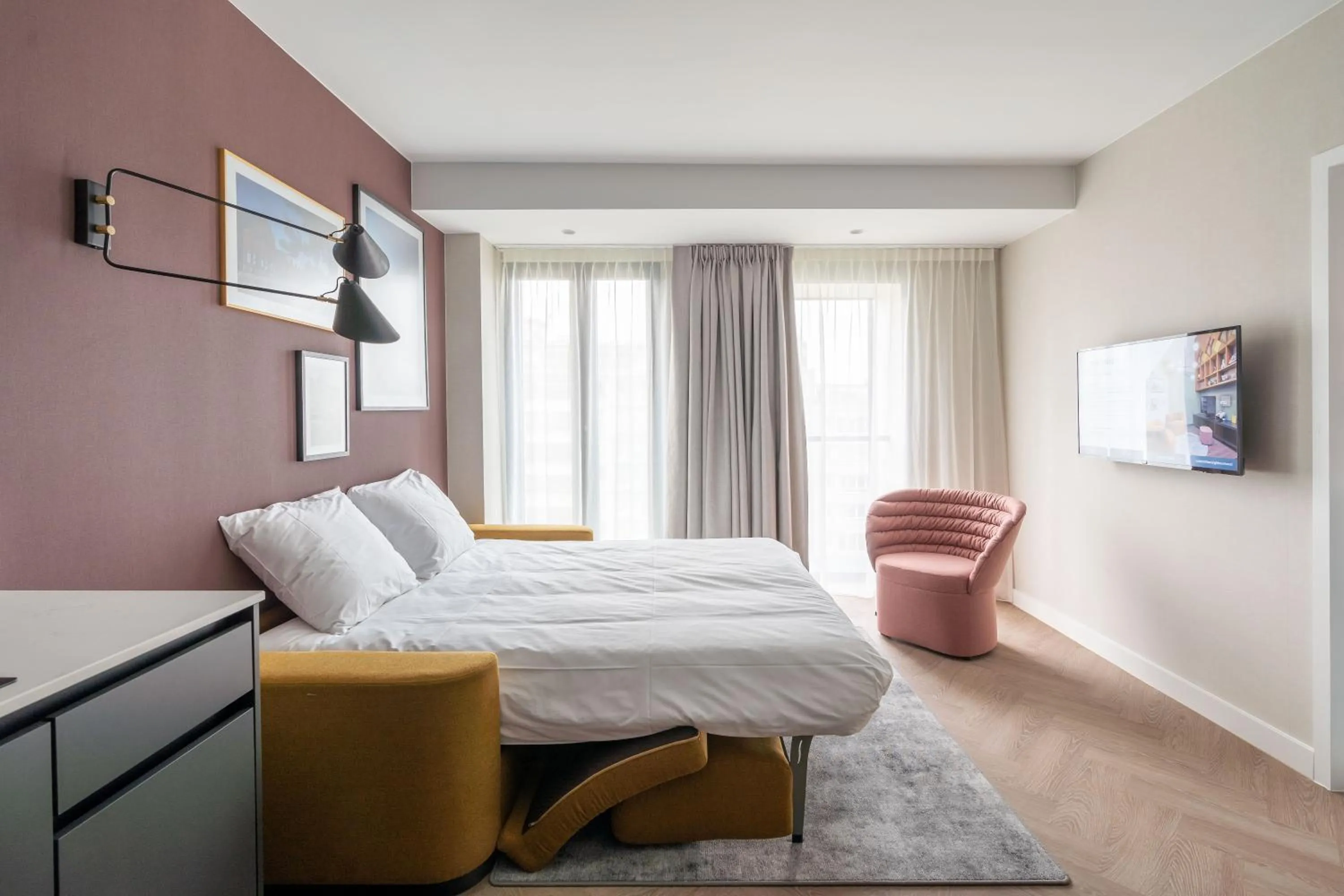 Bed in YAYS Antwerp Opera by Numa