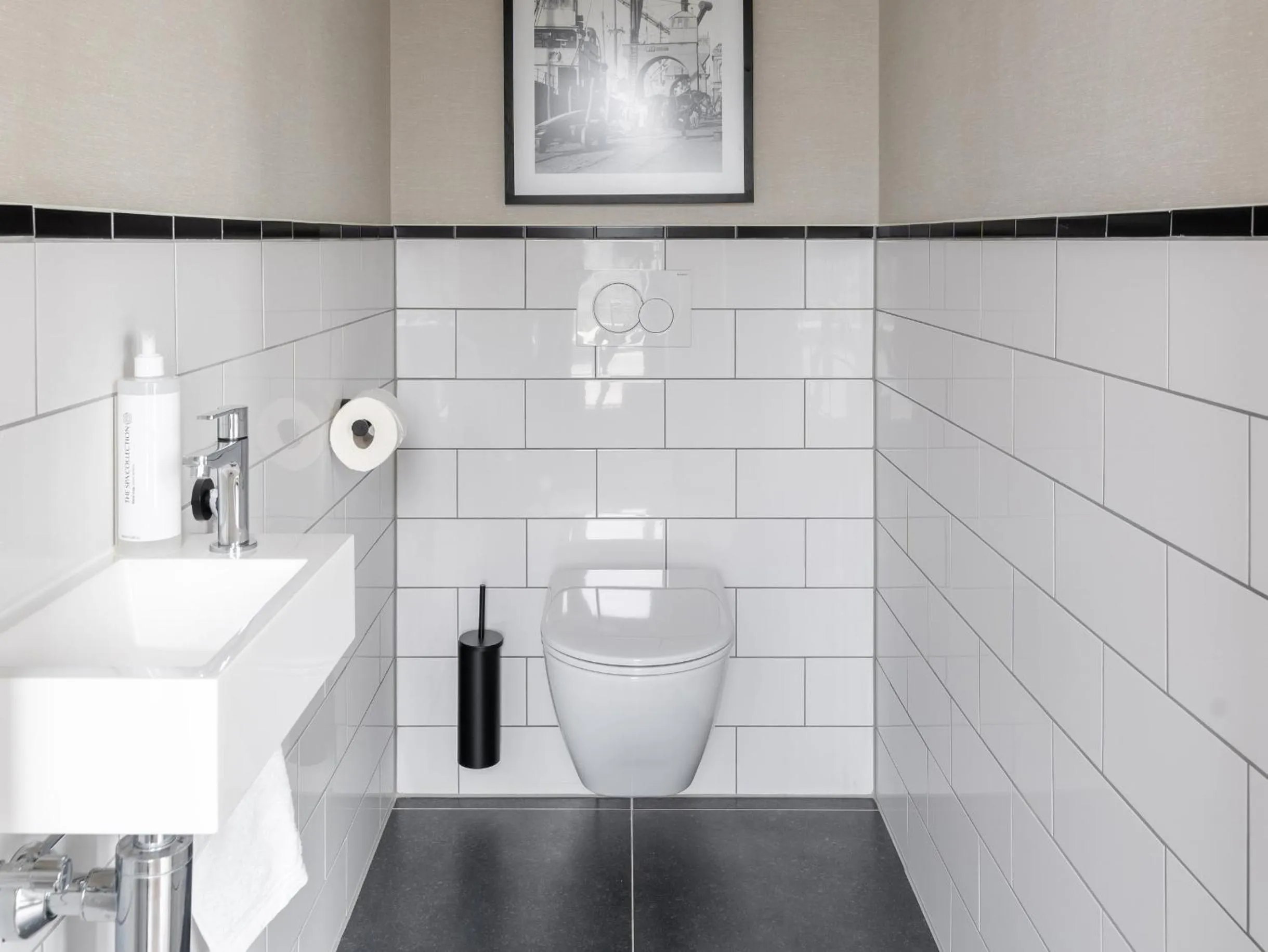 Toilet in YAYS Antwerp Opera by Numa