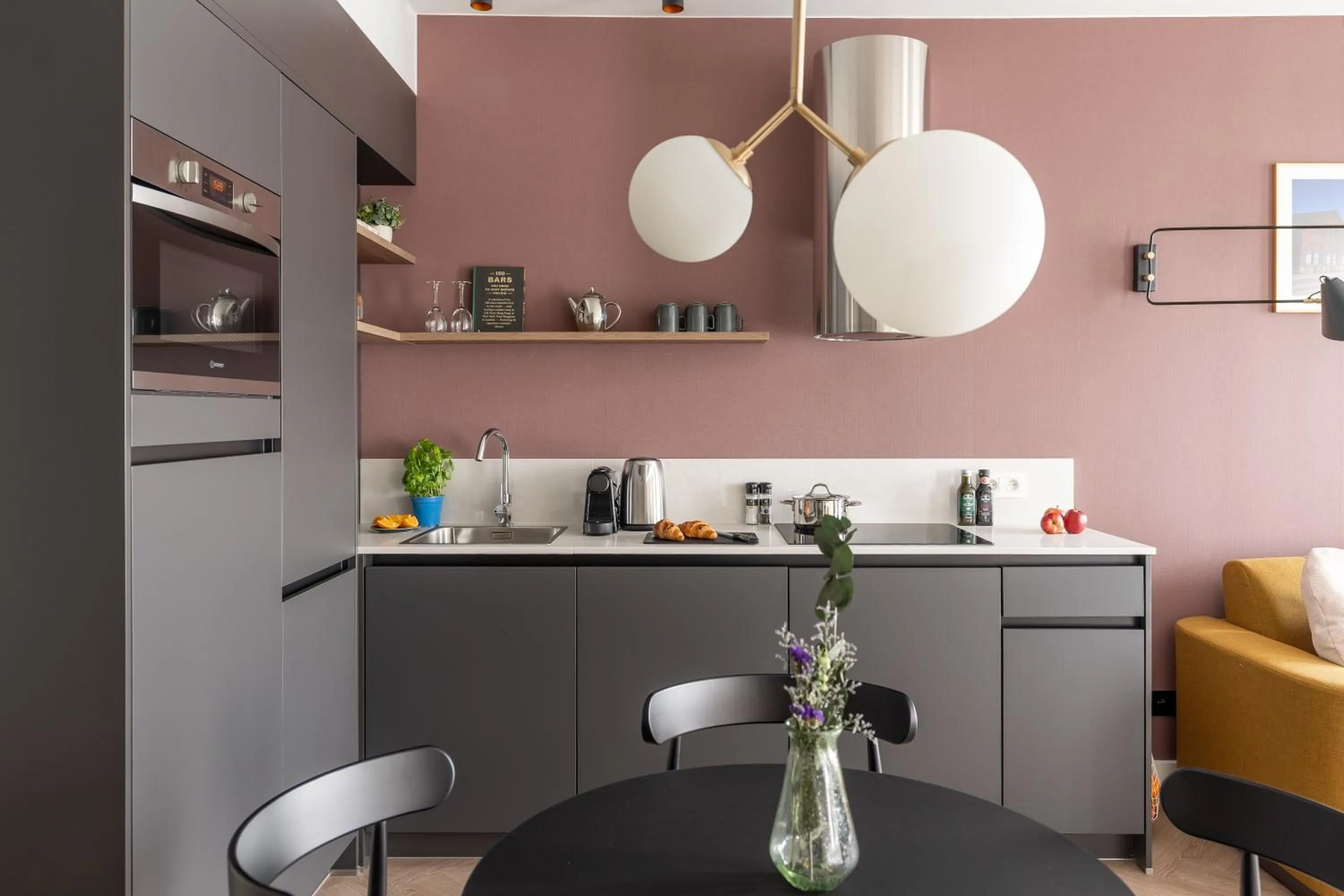 Coffee/tea facilities in YAYS Antwerp Opera by Numa