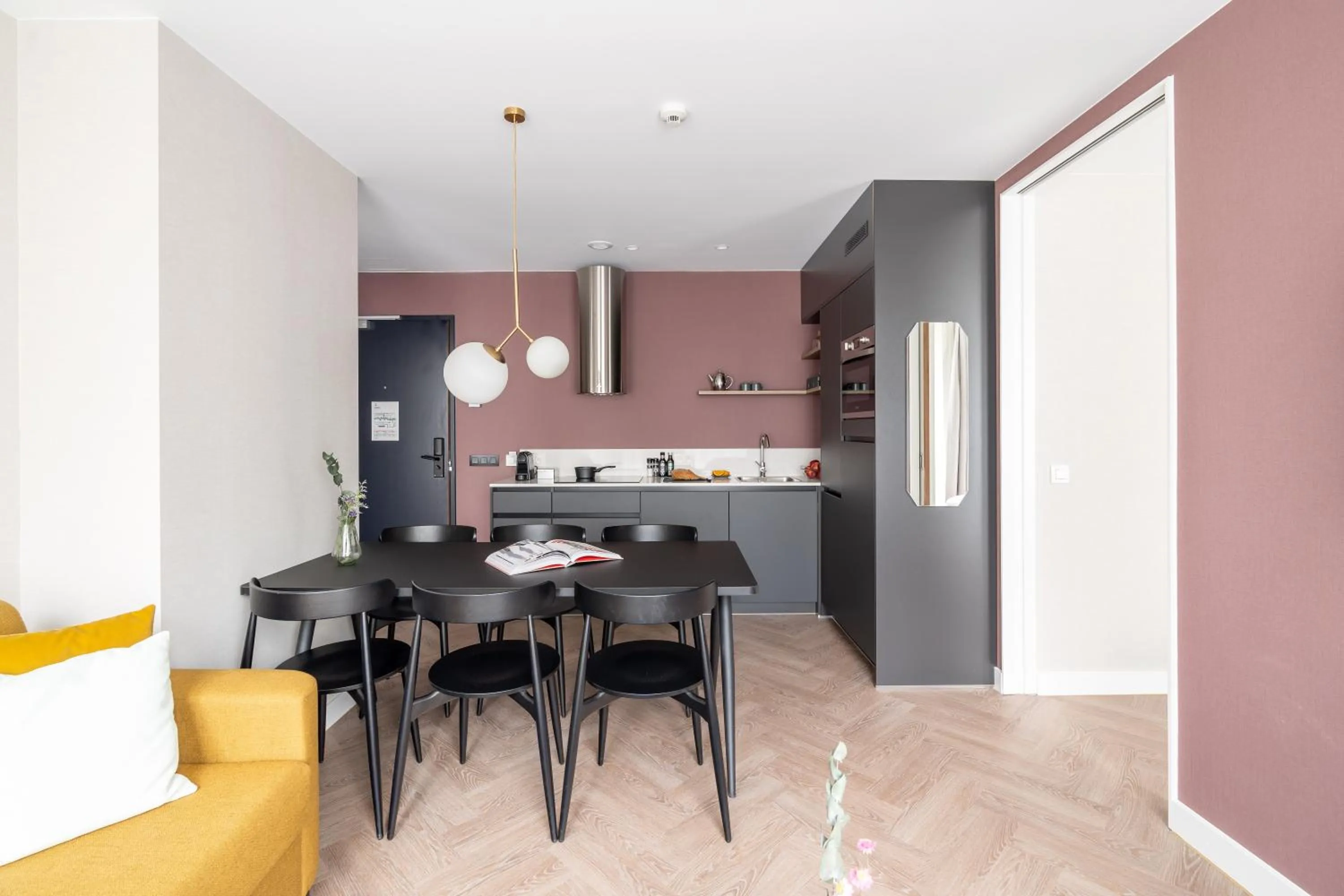 Kitchen or kitchenette in YAYS Antwerp Opera by Numa