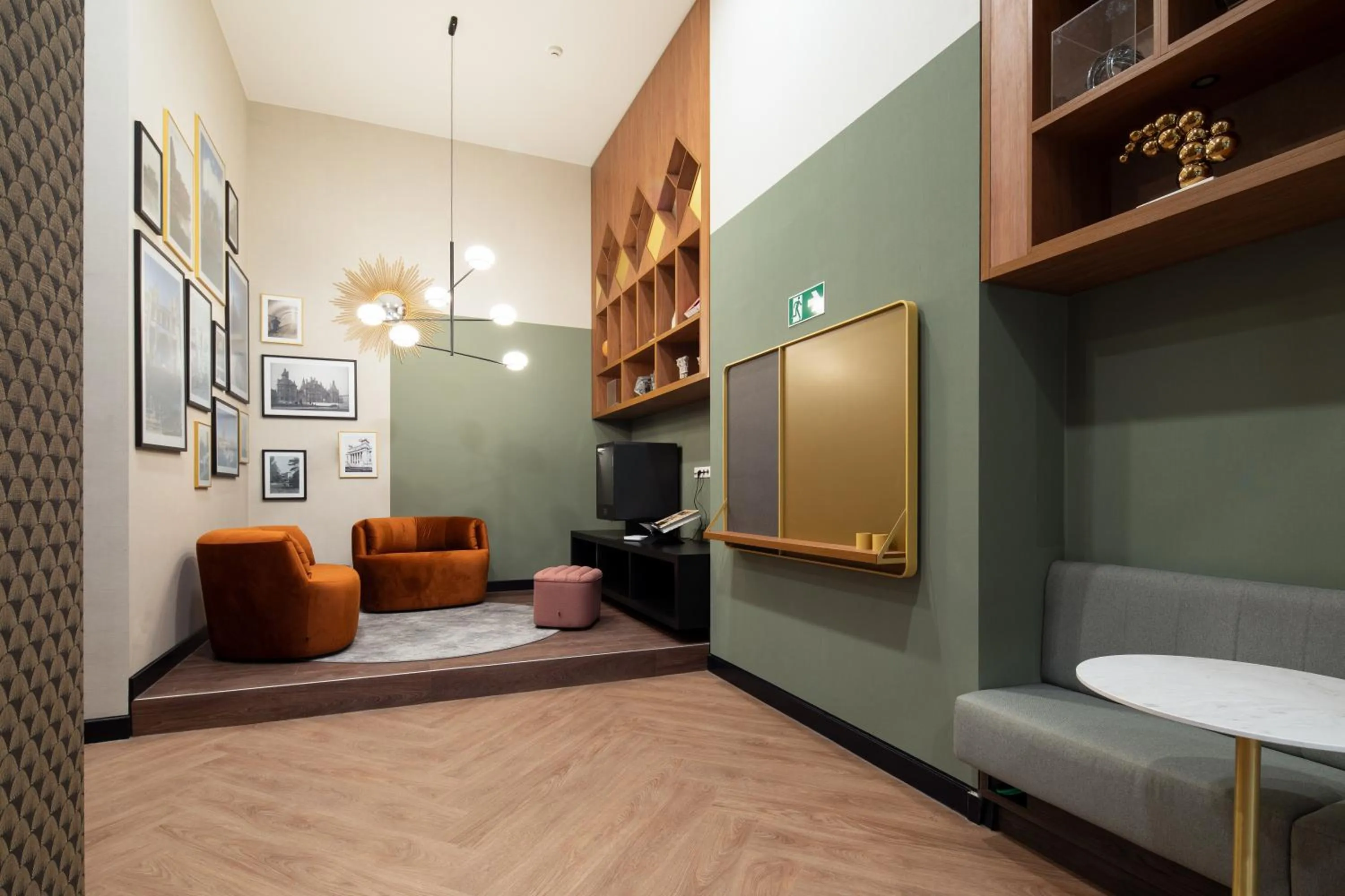 Communal lounge/ TV room in YAYS Antwerp Opera by Numa