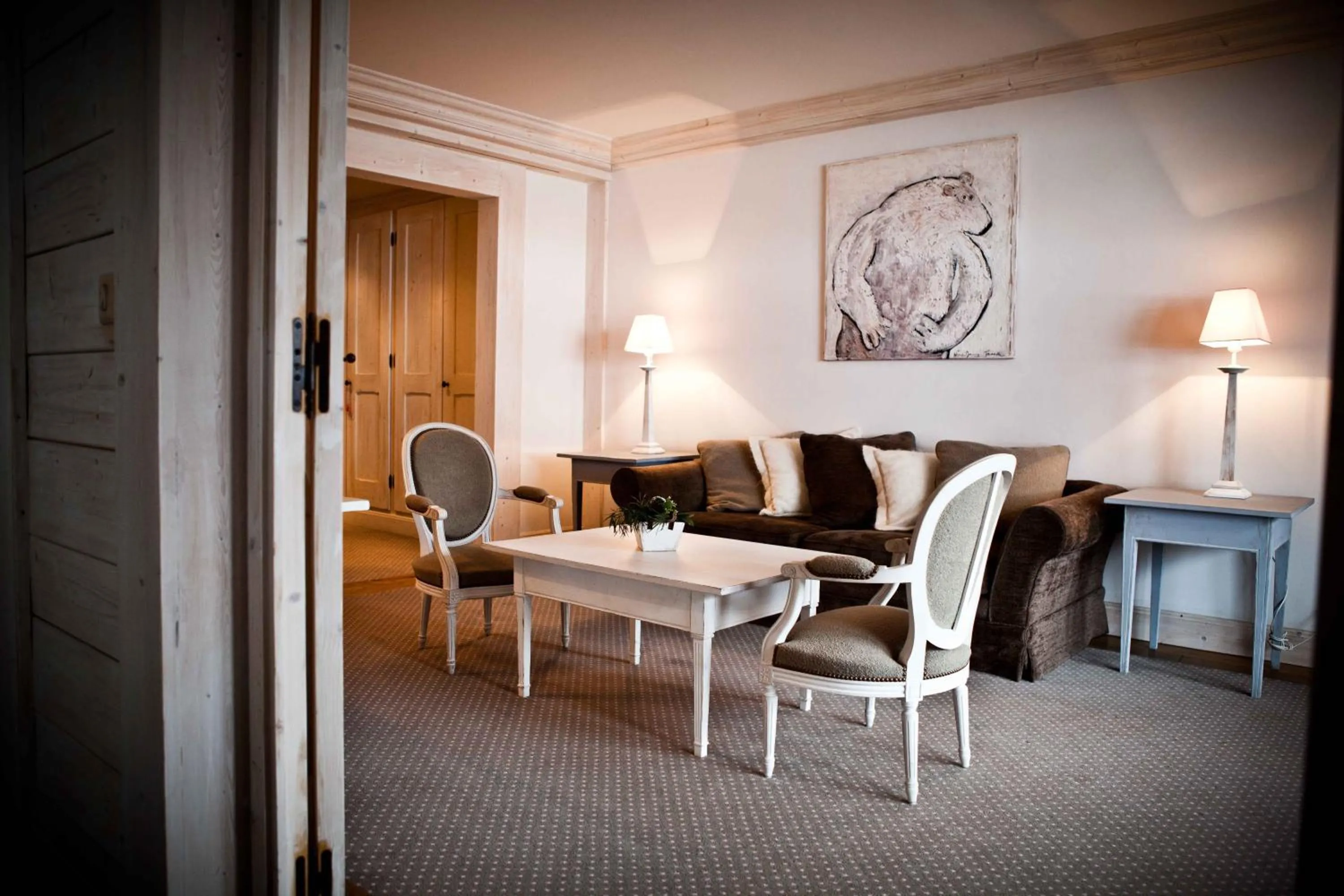 Photo of the whole room in Hôtel Les Barmes De l'Ours