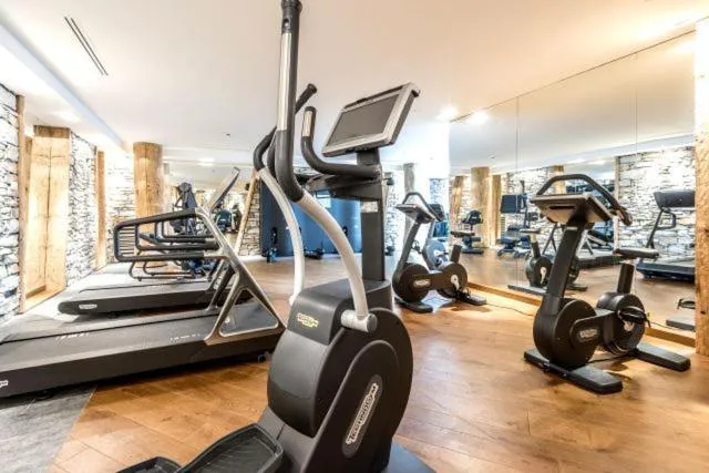 Fitness centre/facilities in Hôtel Les Barmes De l'Ours