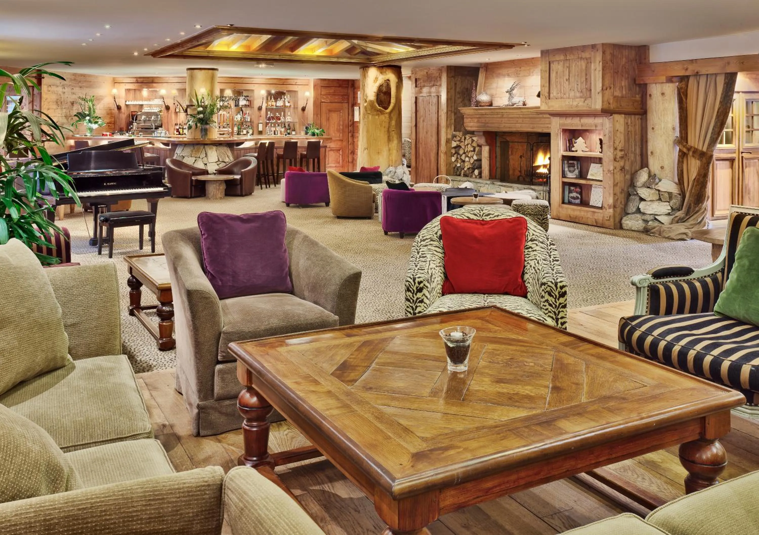 Lounge or bar in Hôtel Les Barmes De l'Ours