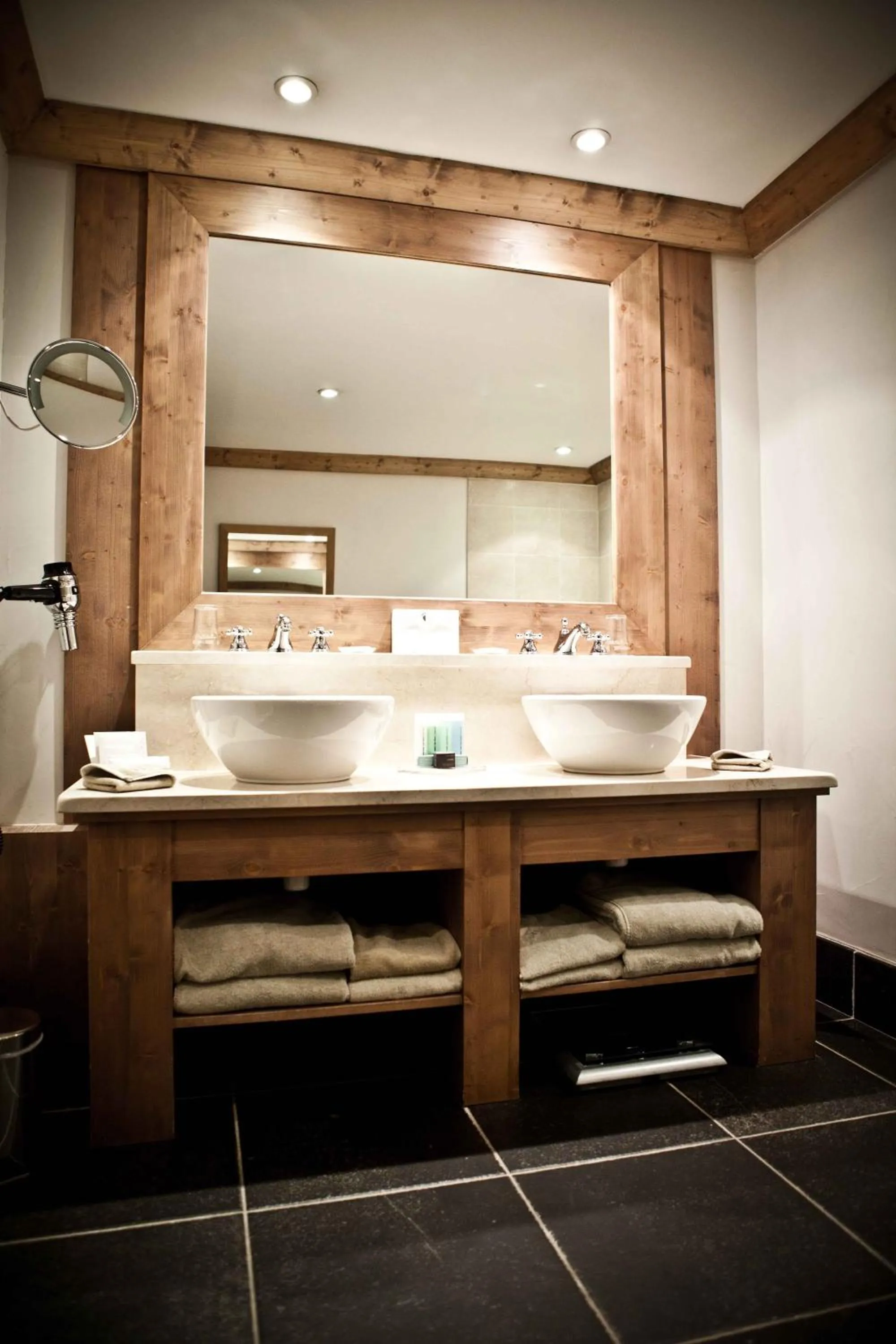 Bathroom in Hôtel Les Barmes De l'Ours
