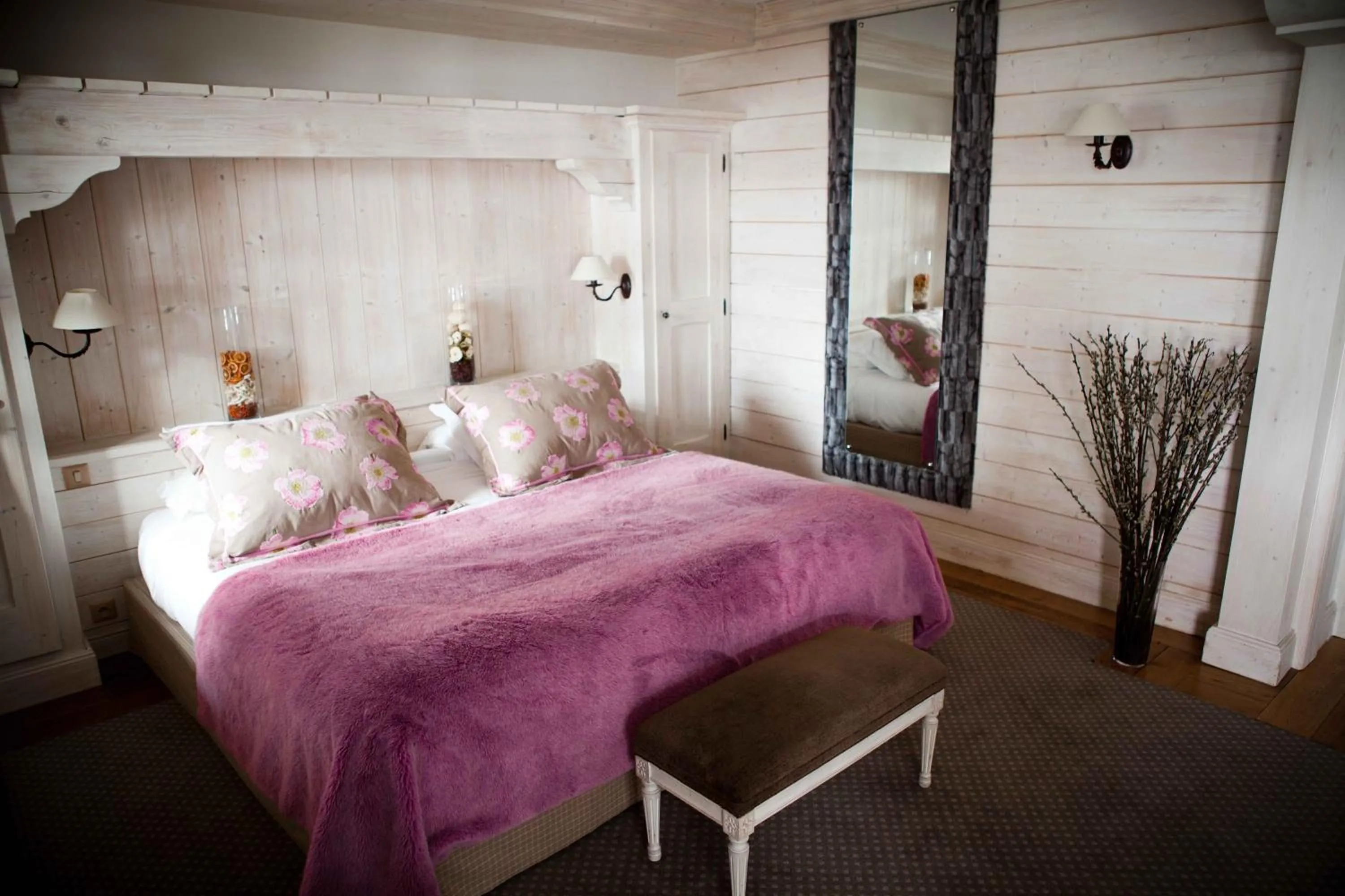 Bed in Hôtel Les Barmes De l'Ours