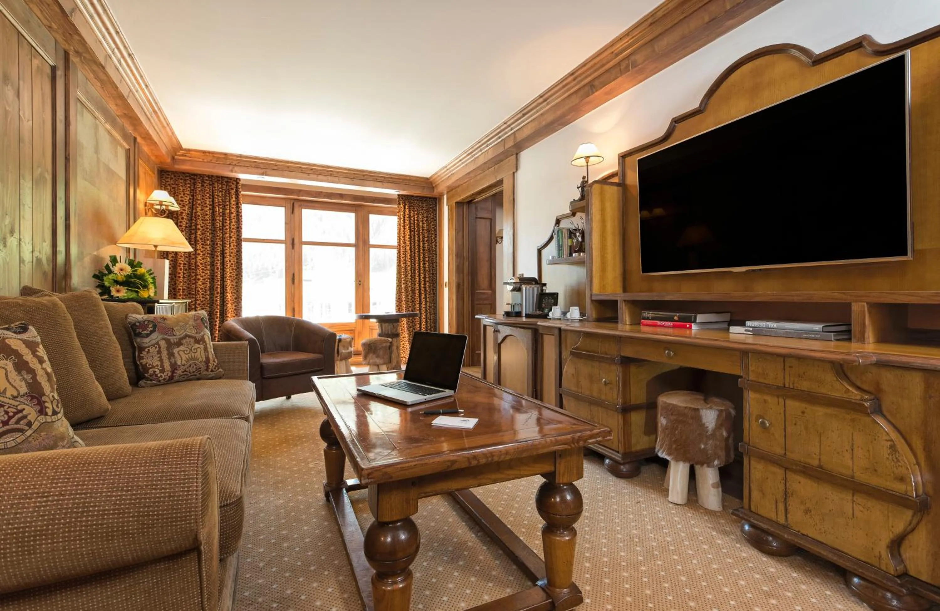 Photo of the whole room in Hôtel Les Barmes De l'Ours