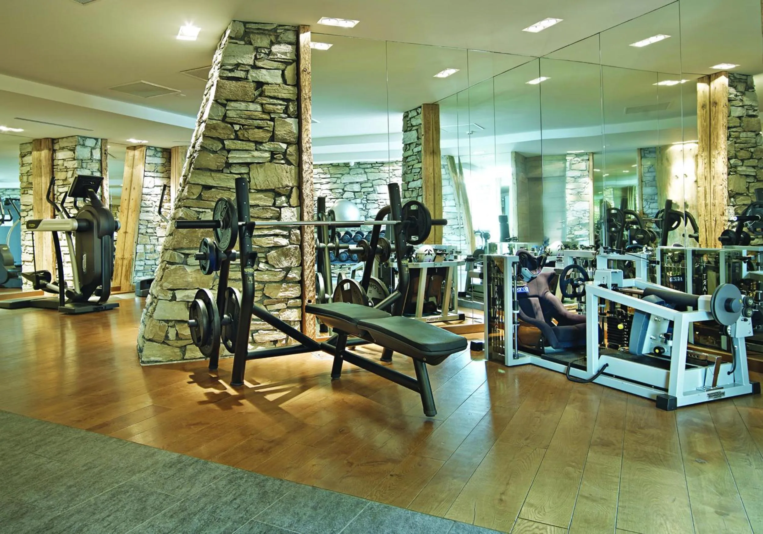 Fitness centre/facilities in Hôtel Les Barmes De l'Ours