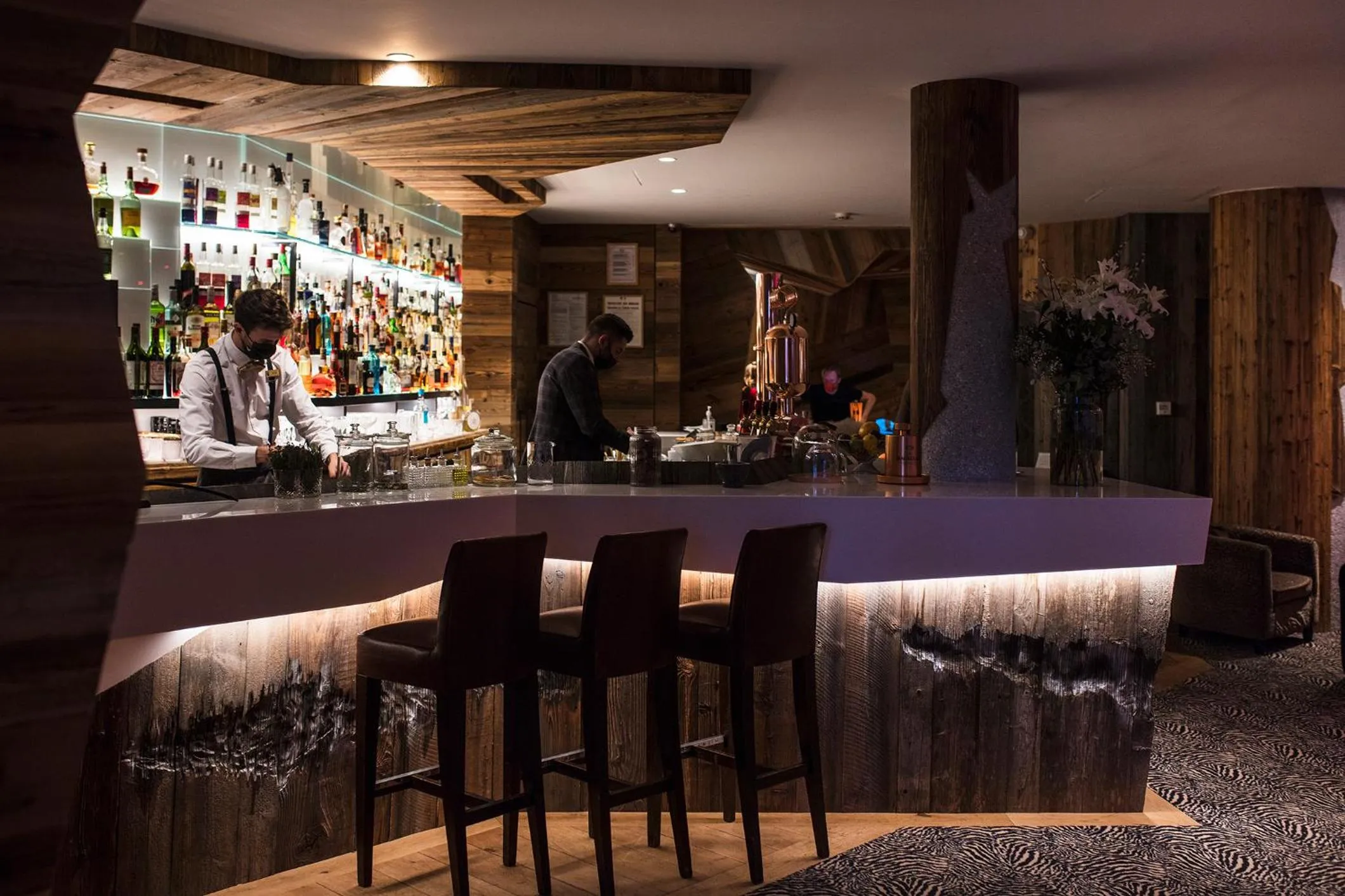 Lounge or bar in Hôtel Les Barmes De l'Ours