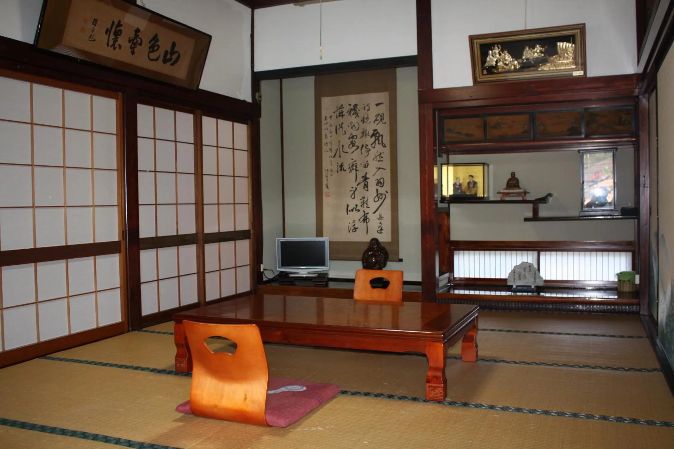 Photo of the whole room in Tamonkan