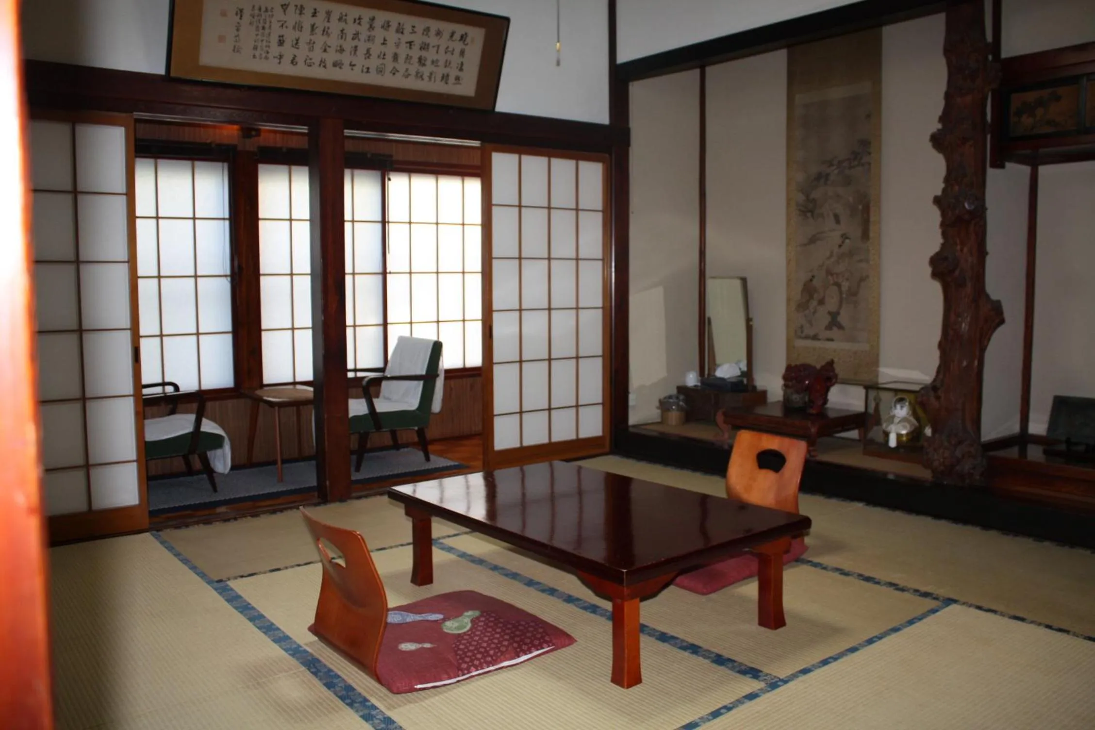 Photo of the whole room in Tamonkan