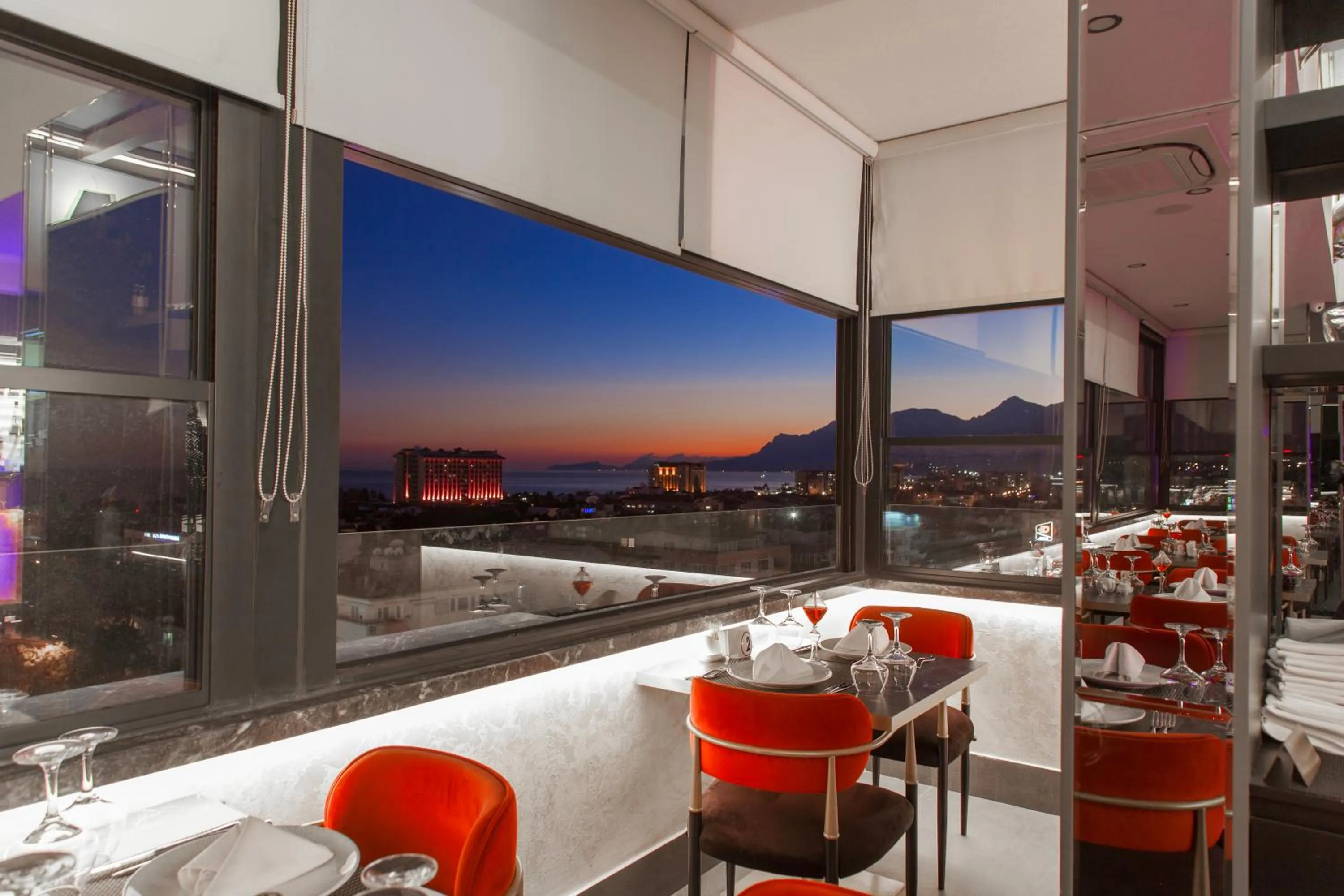 Restaurant/places to eat in Türkay Hotel