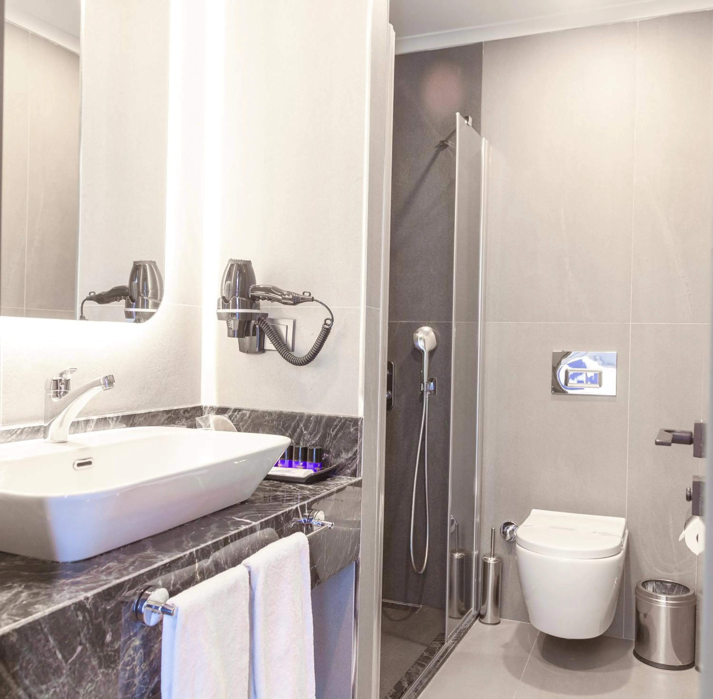 Shower in Türkay Hotel