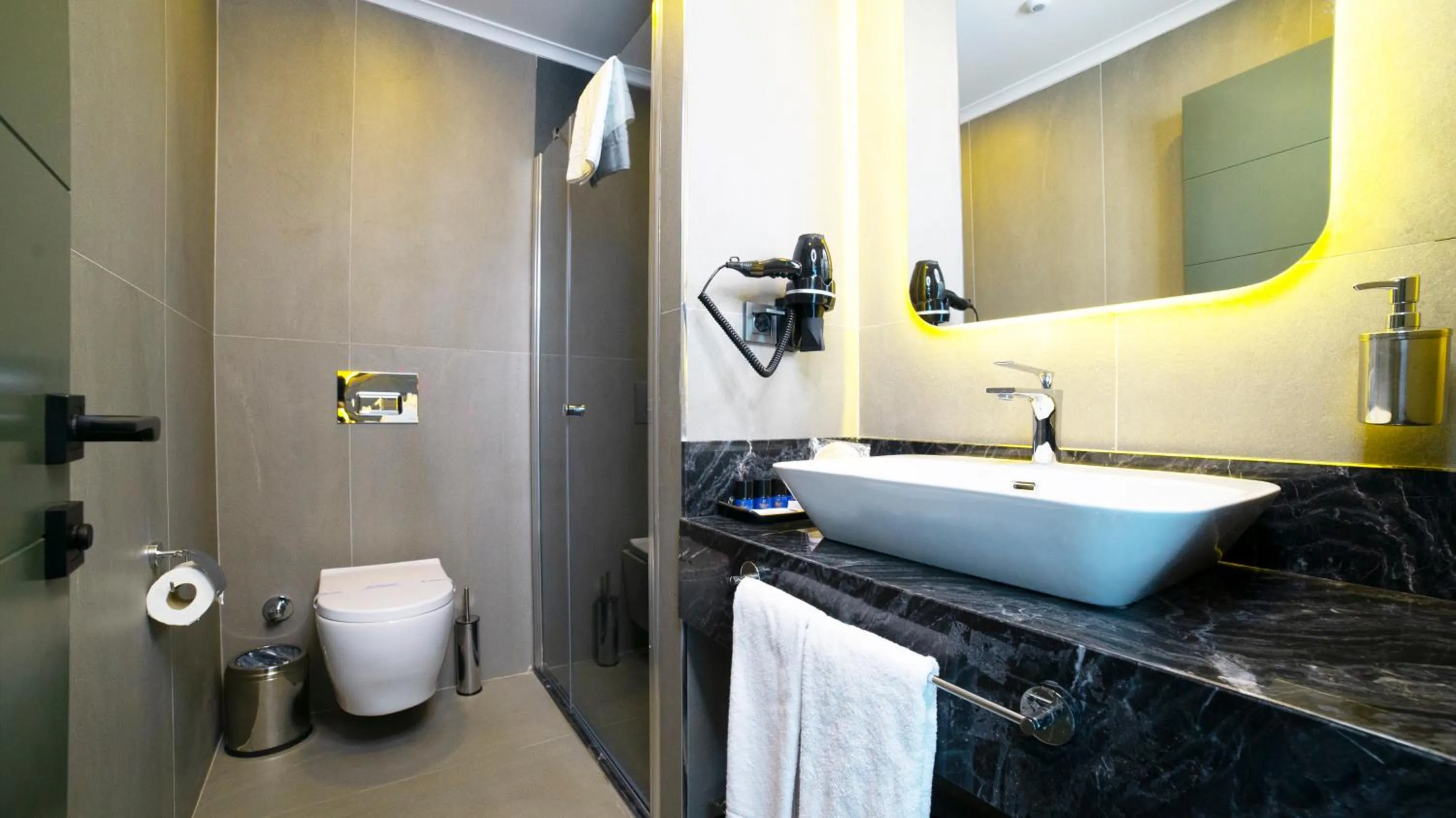 Shower in Türkay Hotel