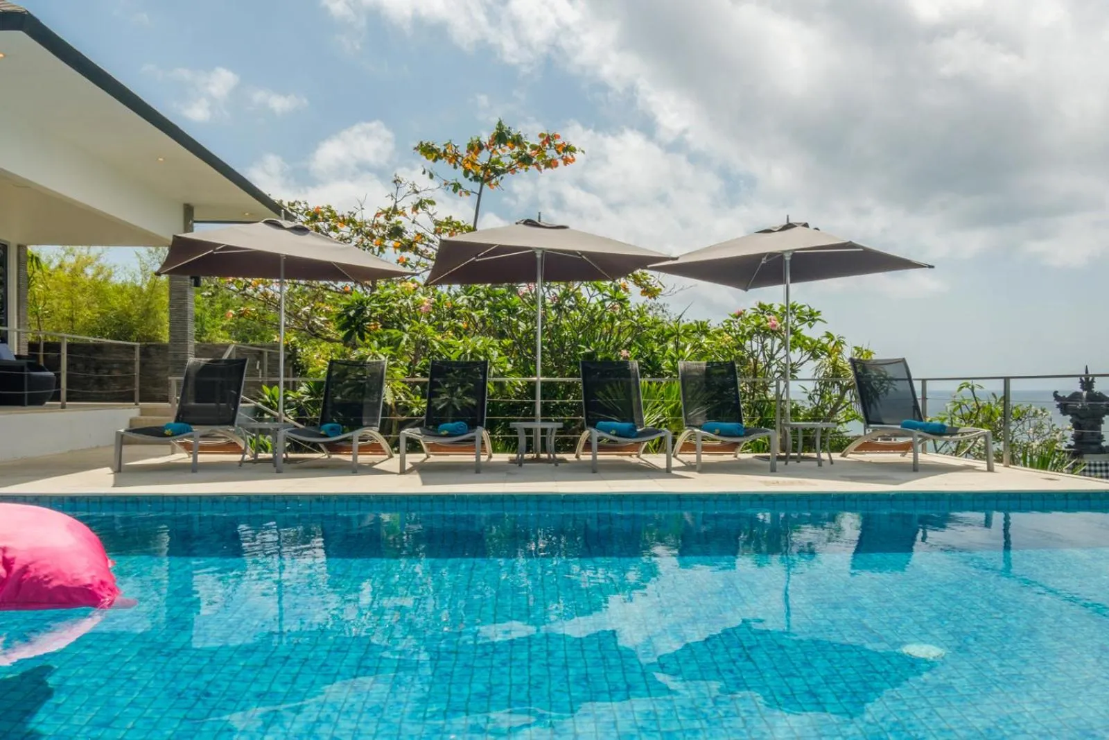 Swimming pool in Suluban Cliff Bali Villa