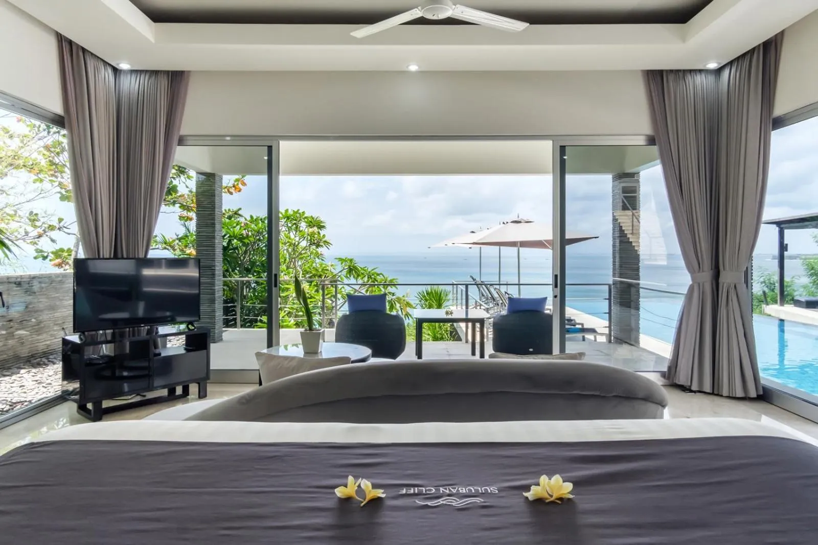 View (from property/room), Bed in Suluban Cliff Bali Villa