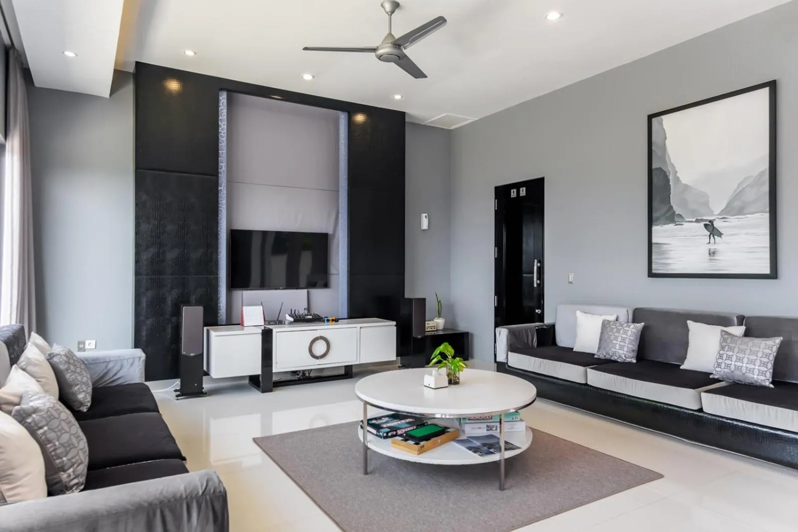 Living room in Suluban Cliff Bali Villa