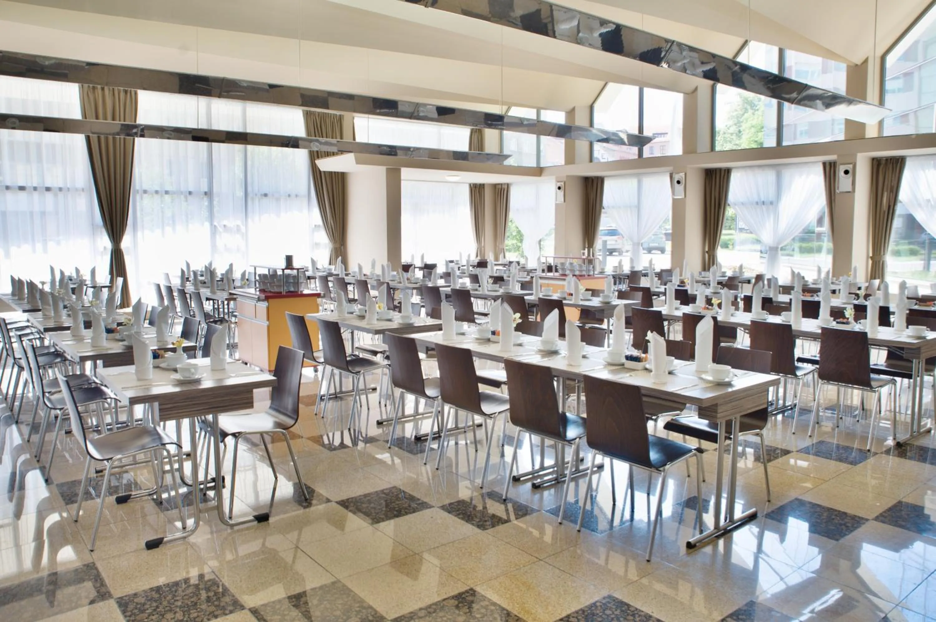 Restaurant/places to eat in Hotel Continental