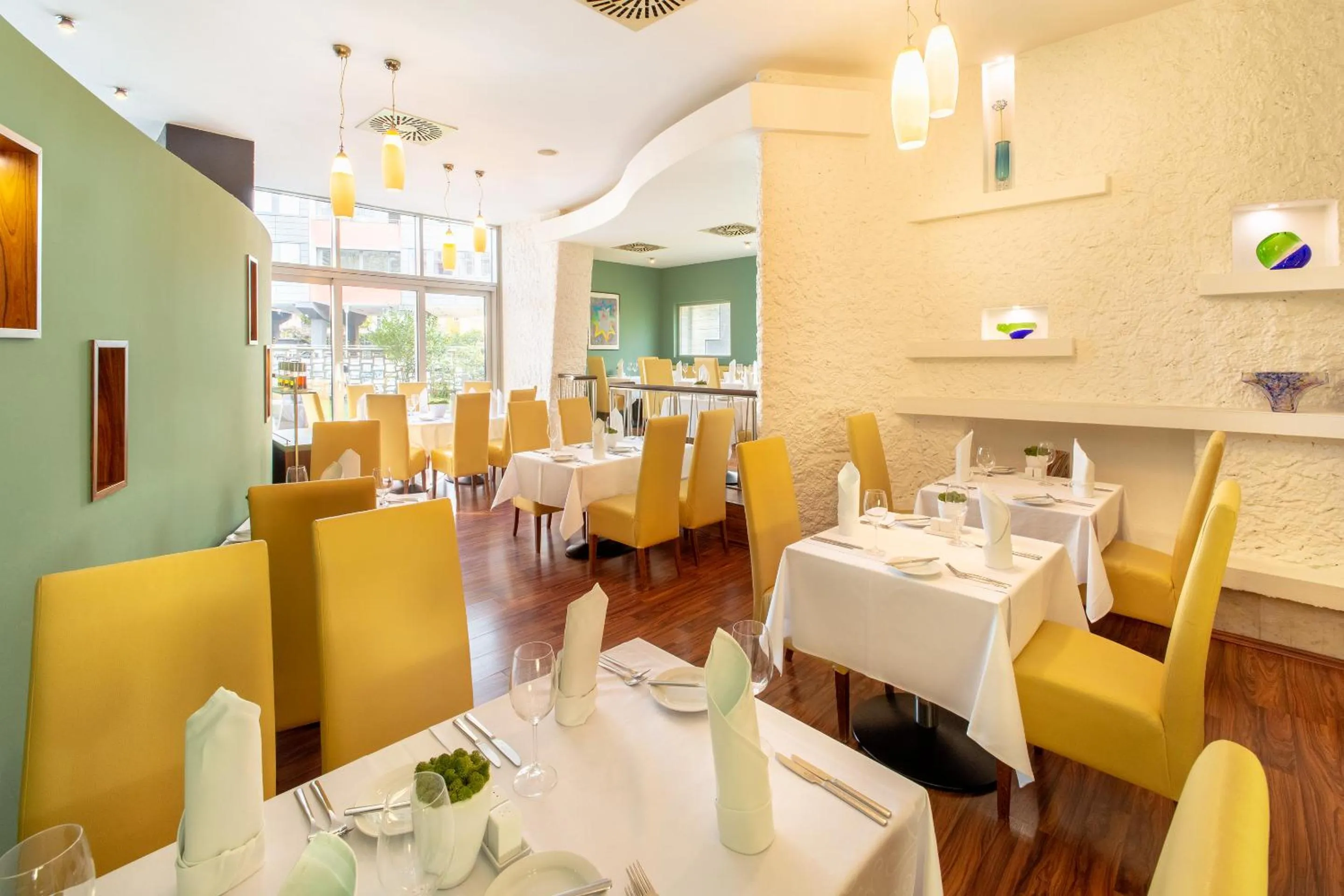 Restaurant/places to eat in Hotel Continental