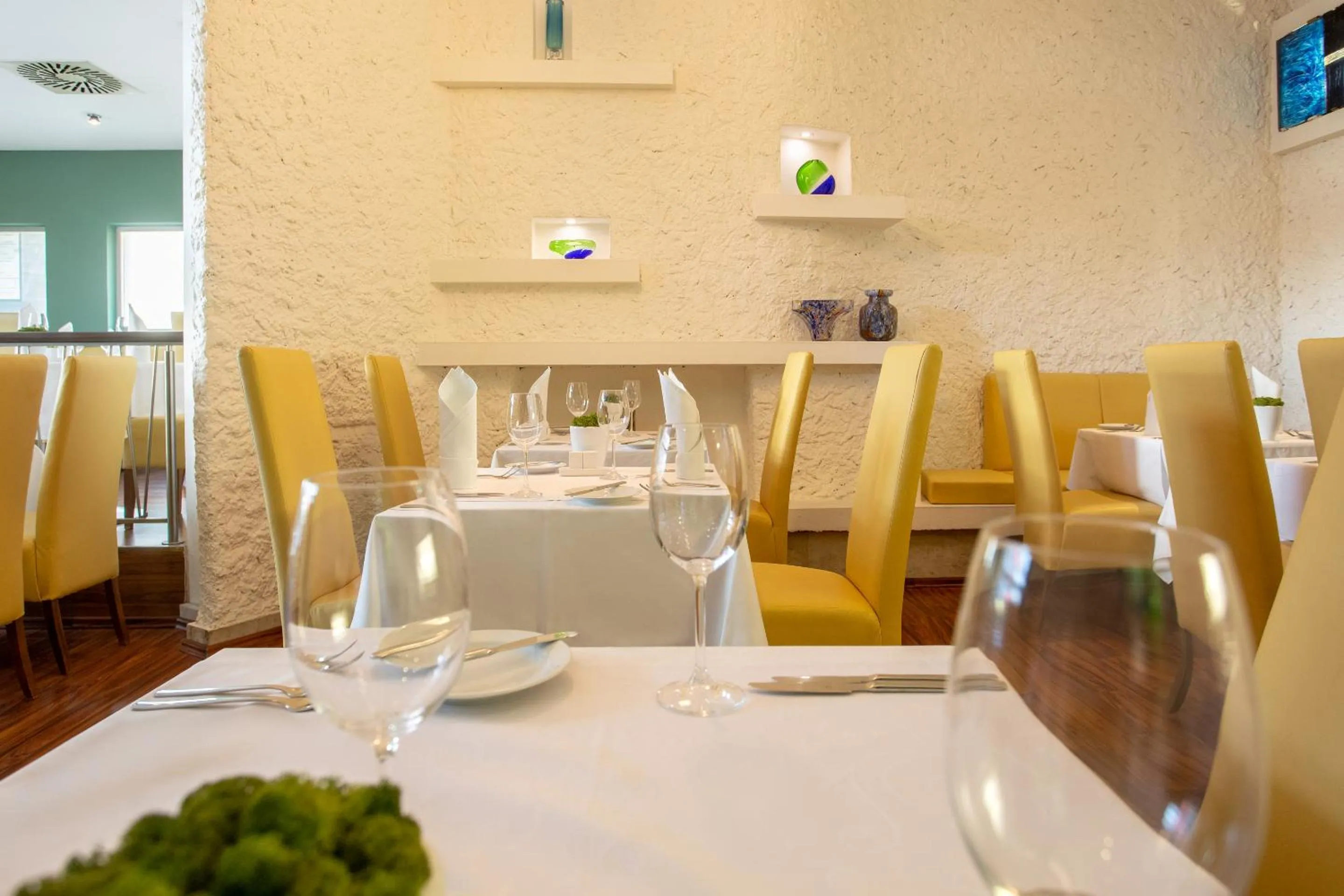 Restaurant/places to eat in Hotel Continental