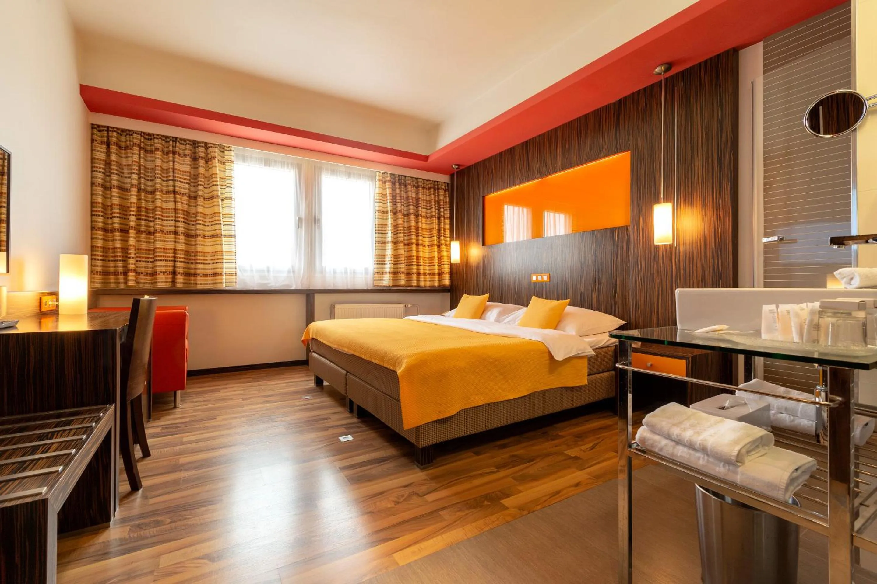 Photo of the whole room, Bed in Hotel Continental