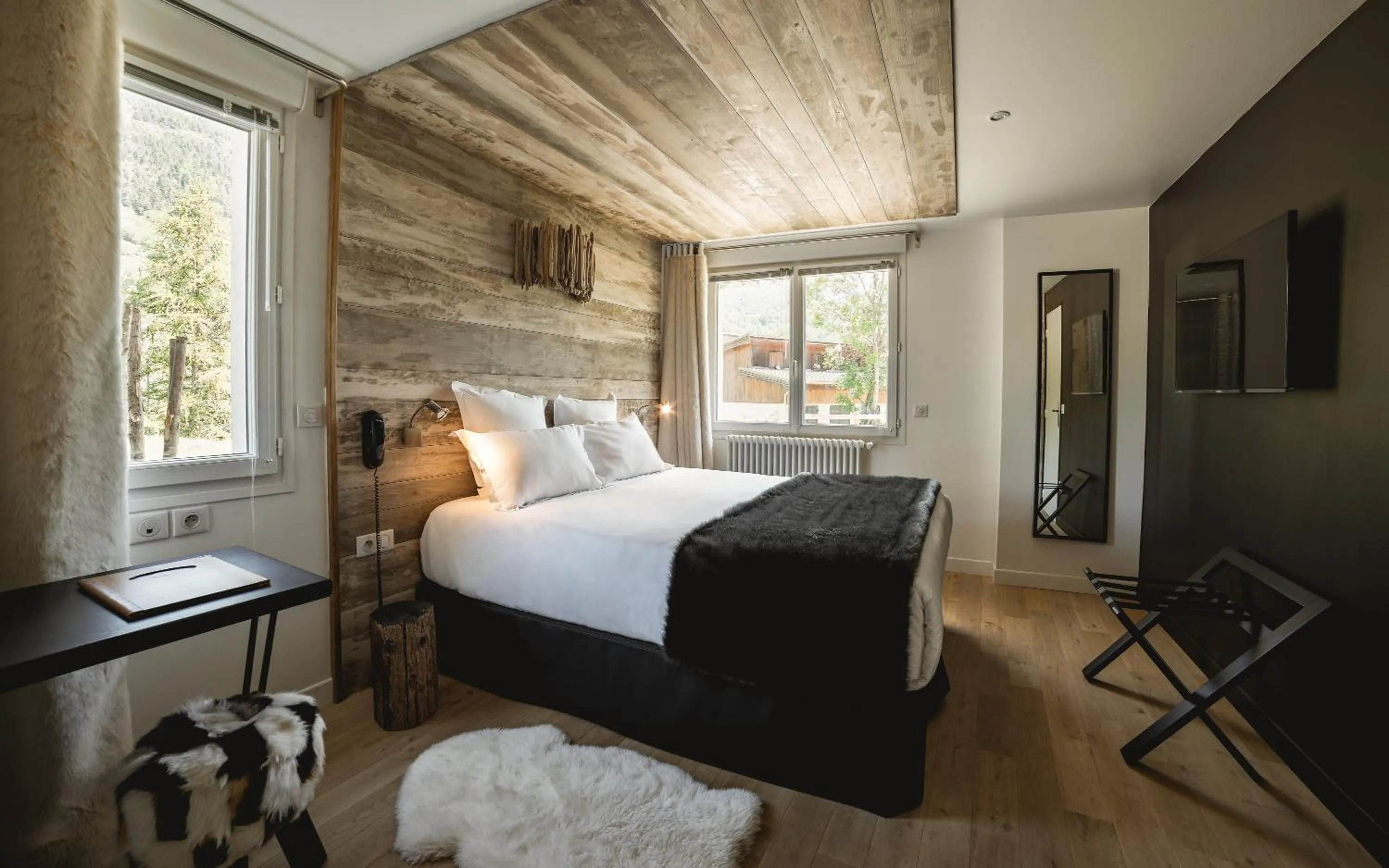 Bedroom, Bed in Rock Noir & Spa