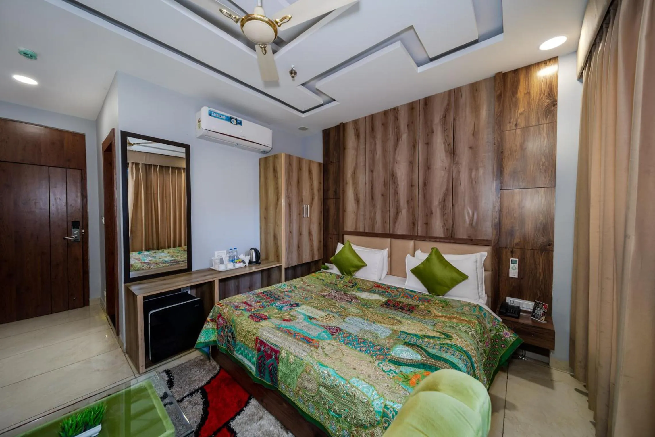 Bed in Tripli Hotels Shivaay