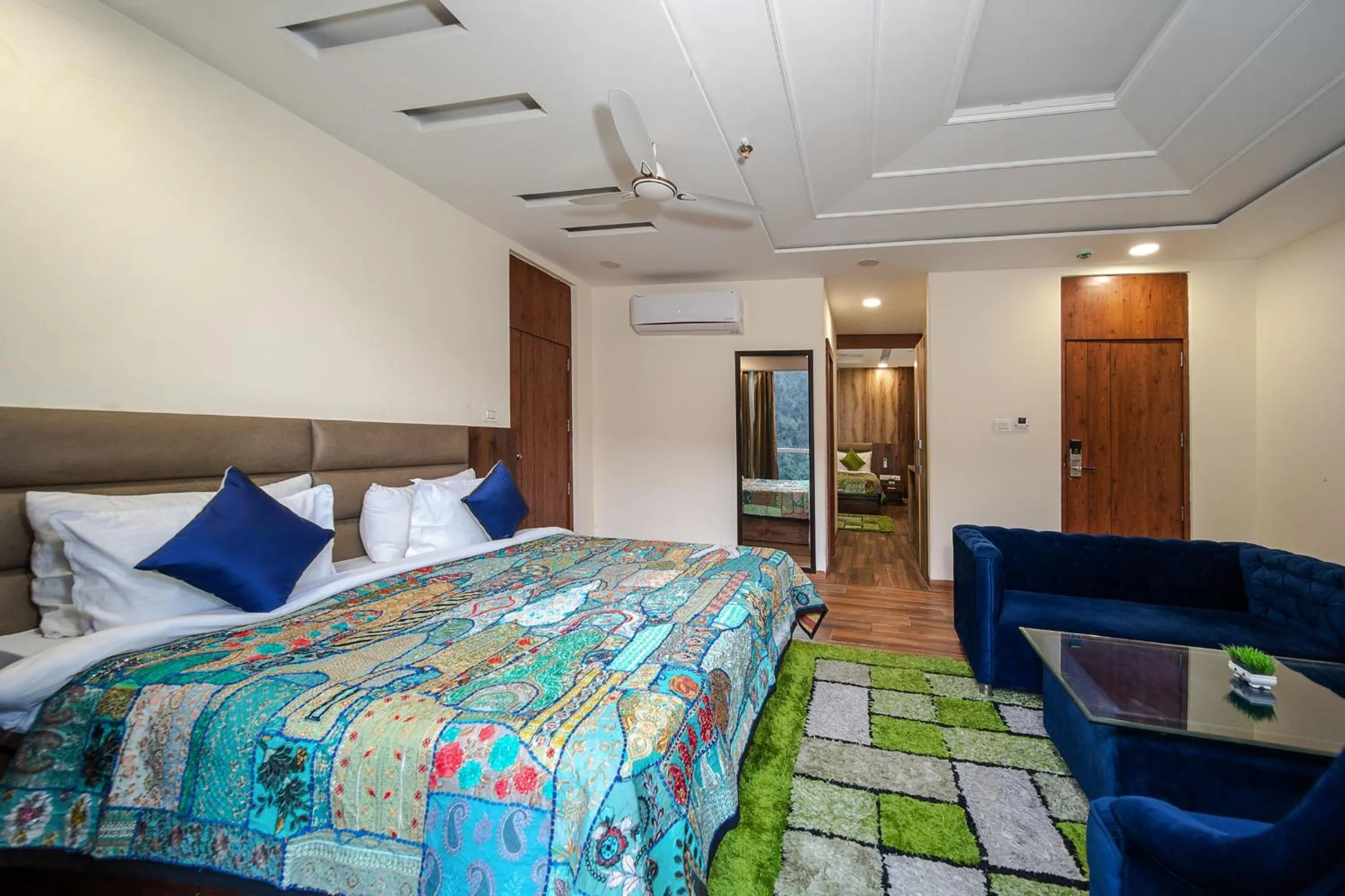 TV and multimedia in Tripli Hotels Shivaay