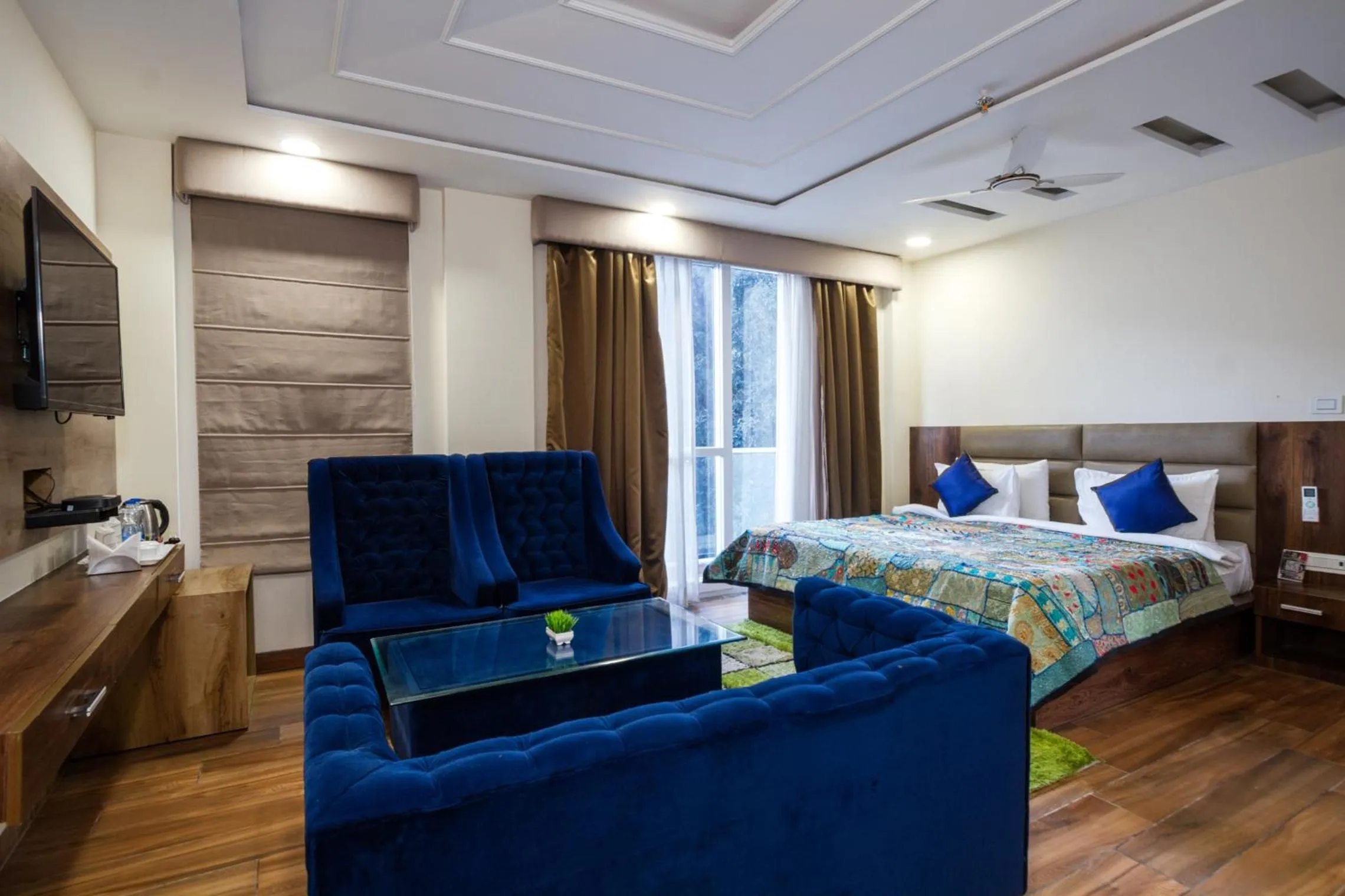 TV and multimedia in Tripli Hotels Shivaay